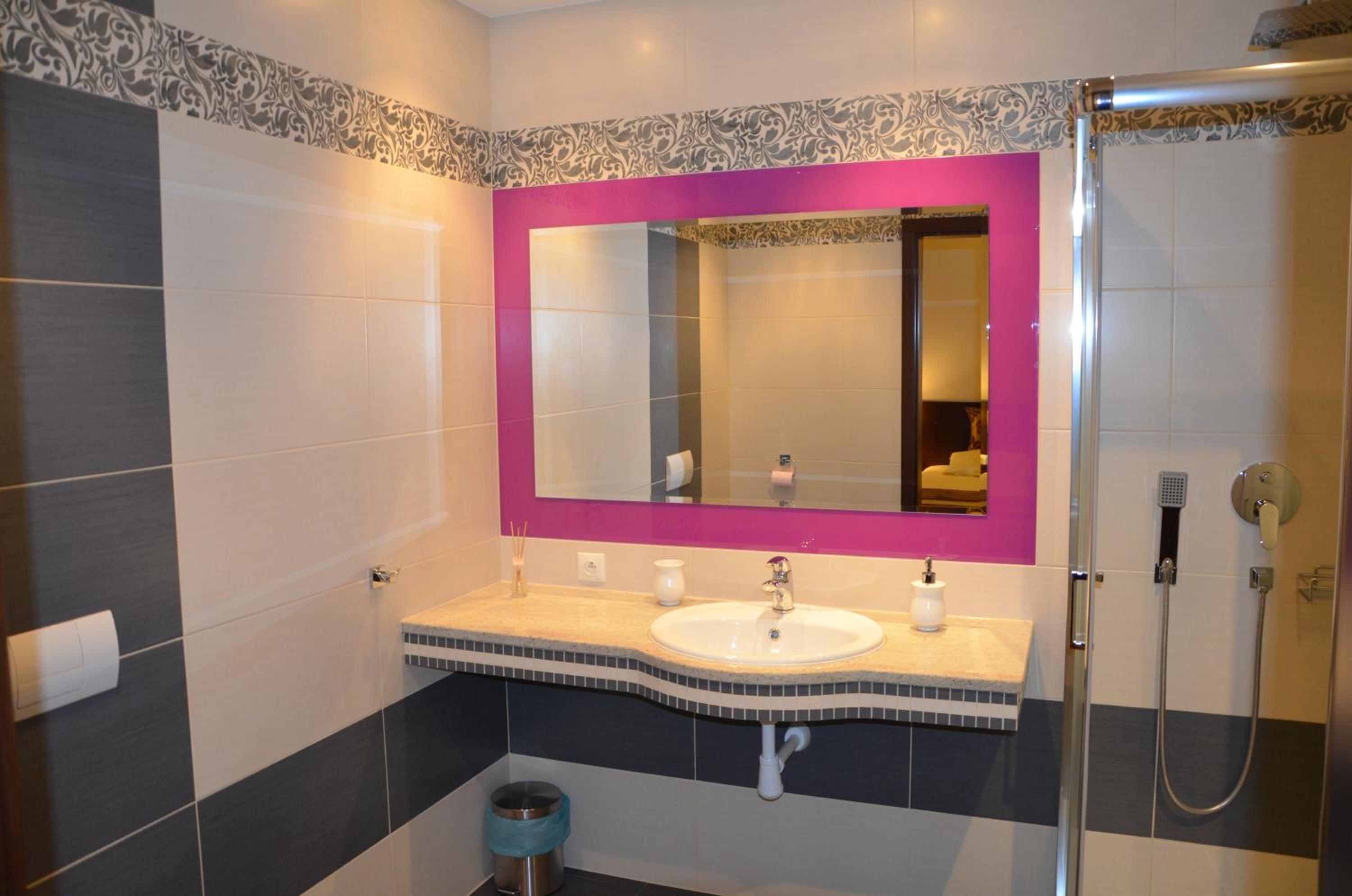 Twin Room - Photo 24