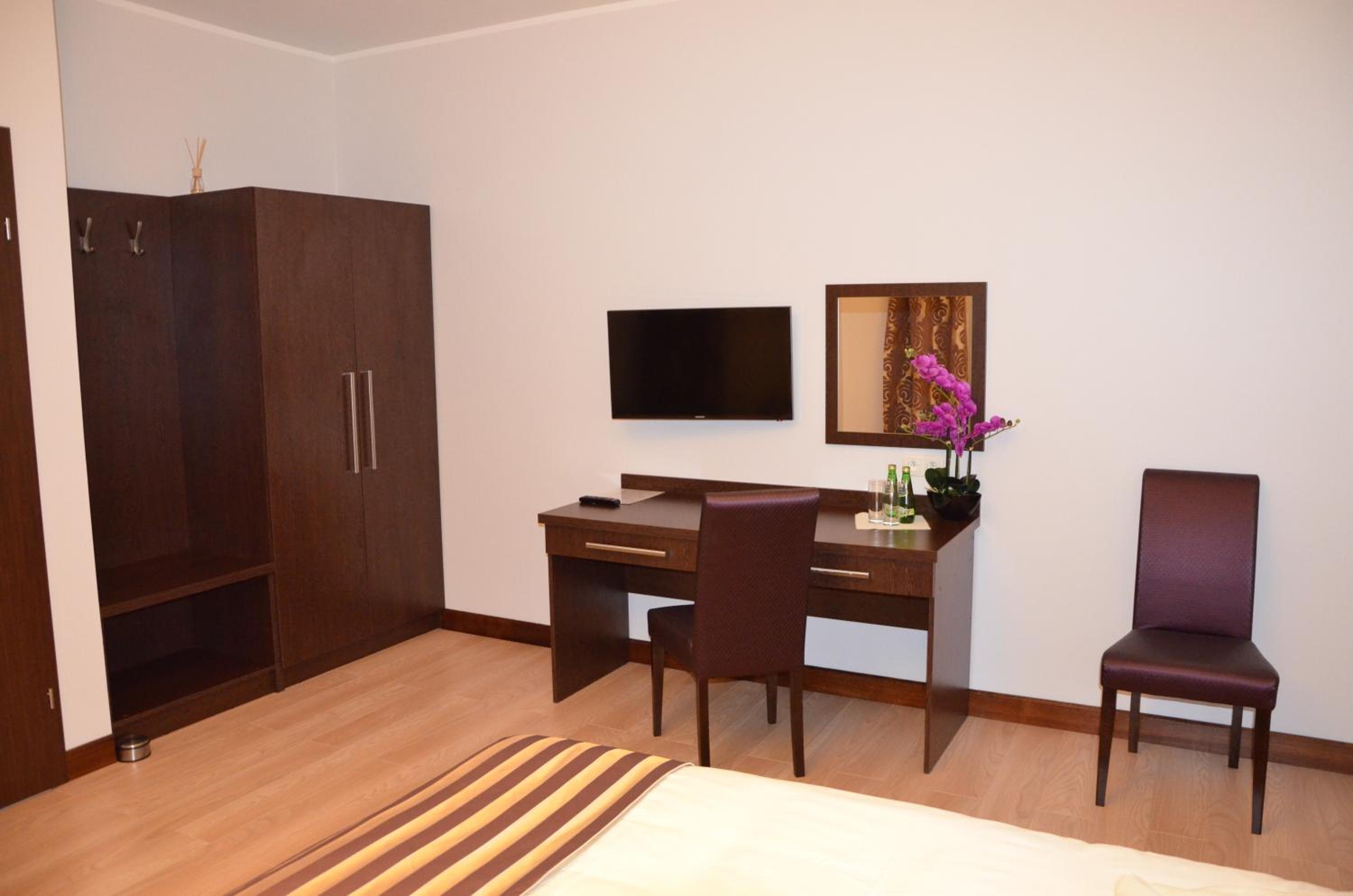 Twin Room - Photo 25