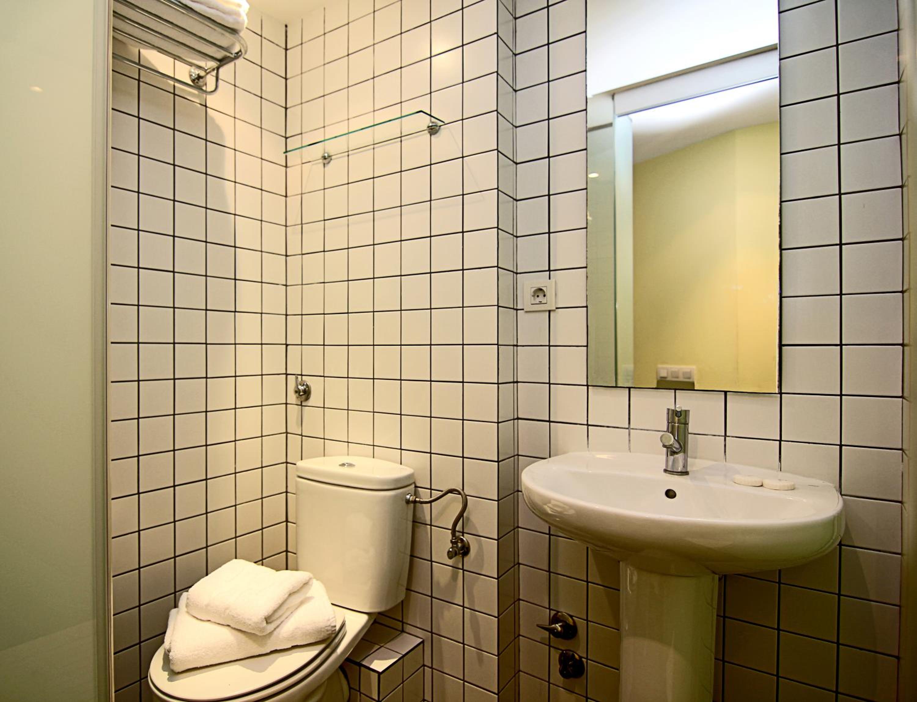 One-Bedroom Apartment photo 2
