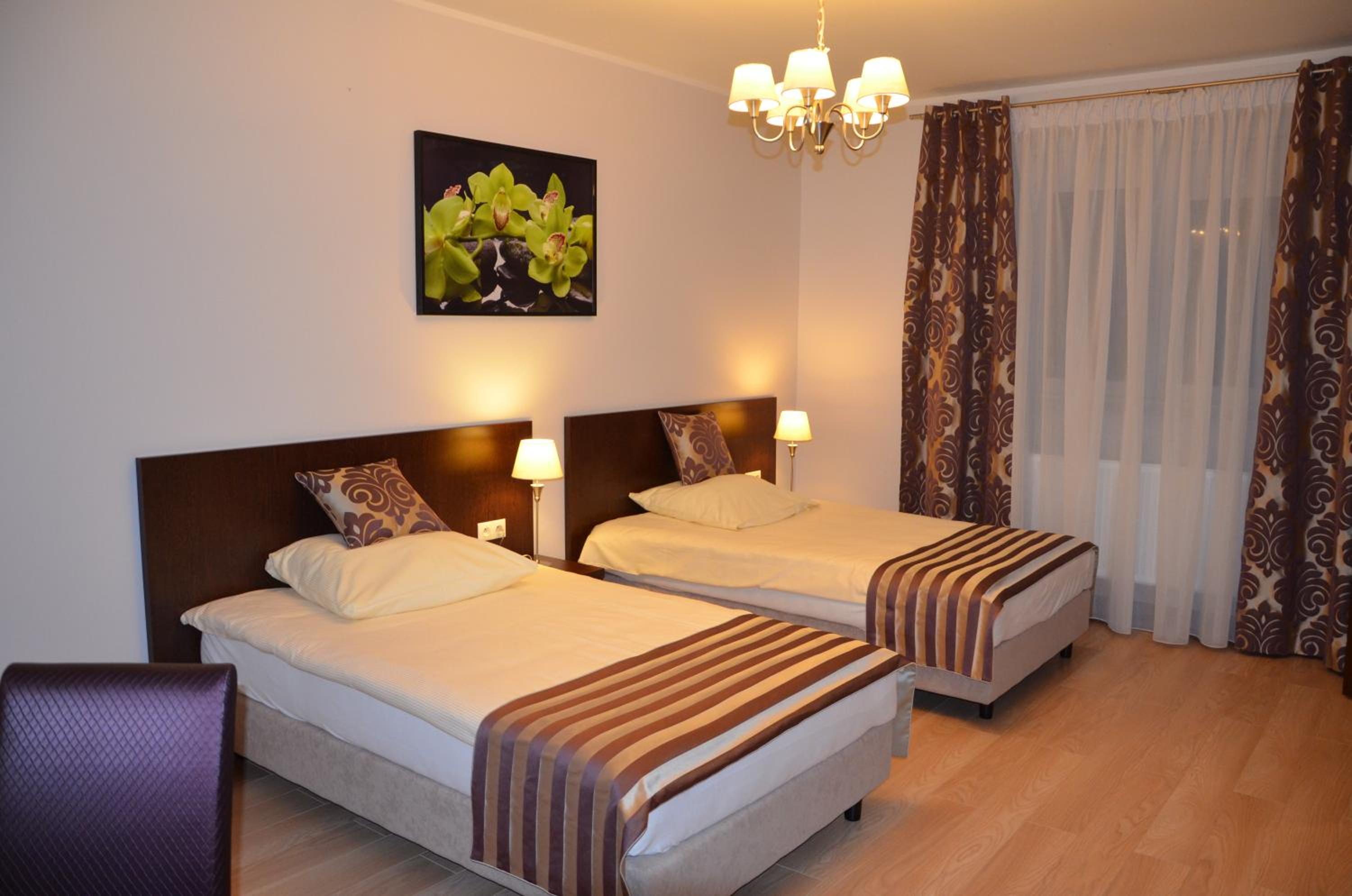 Twin Room - Photo 8
