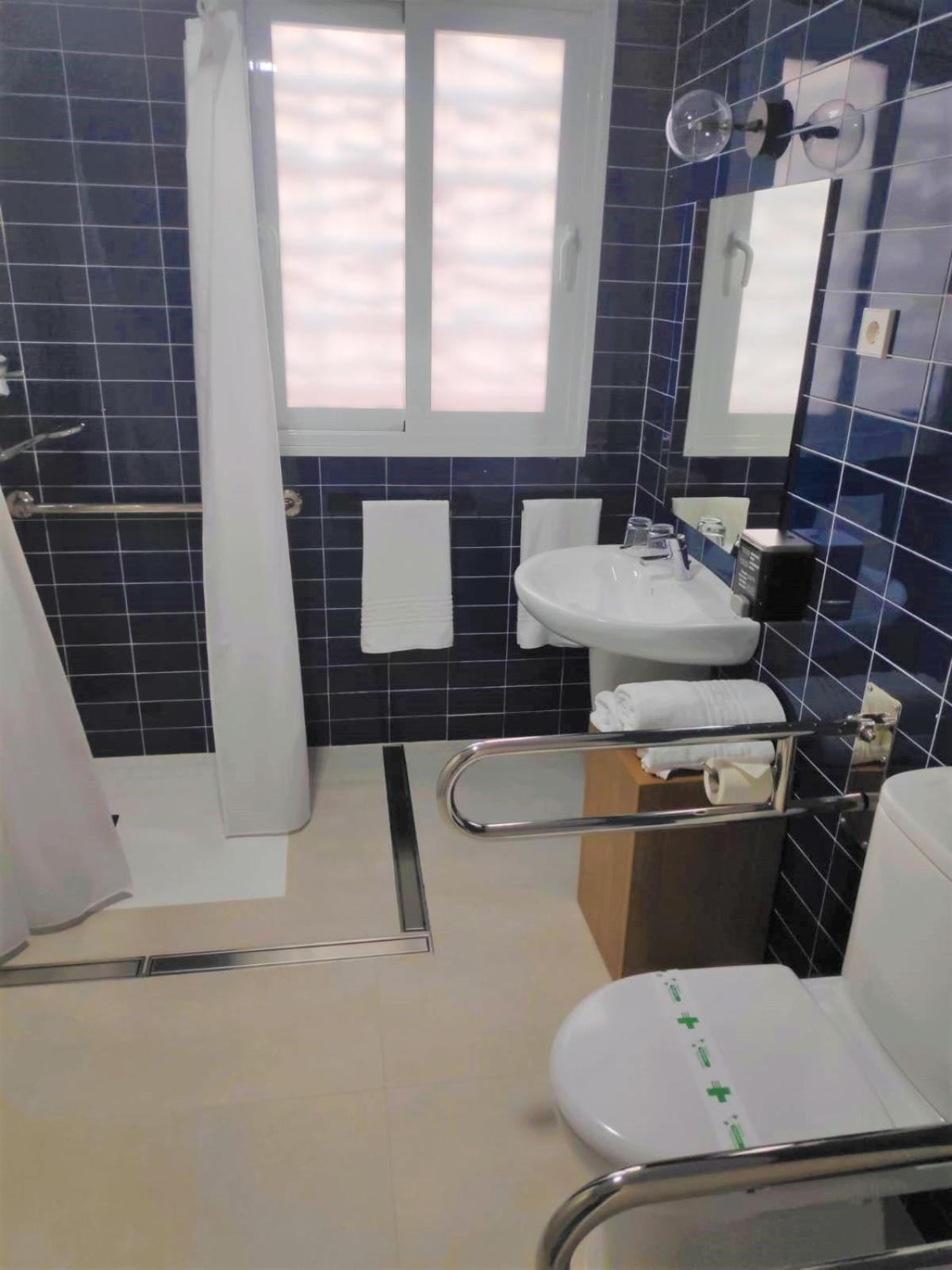 Double Room - Disability Access photo 3