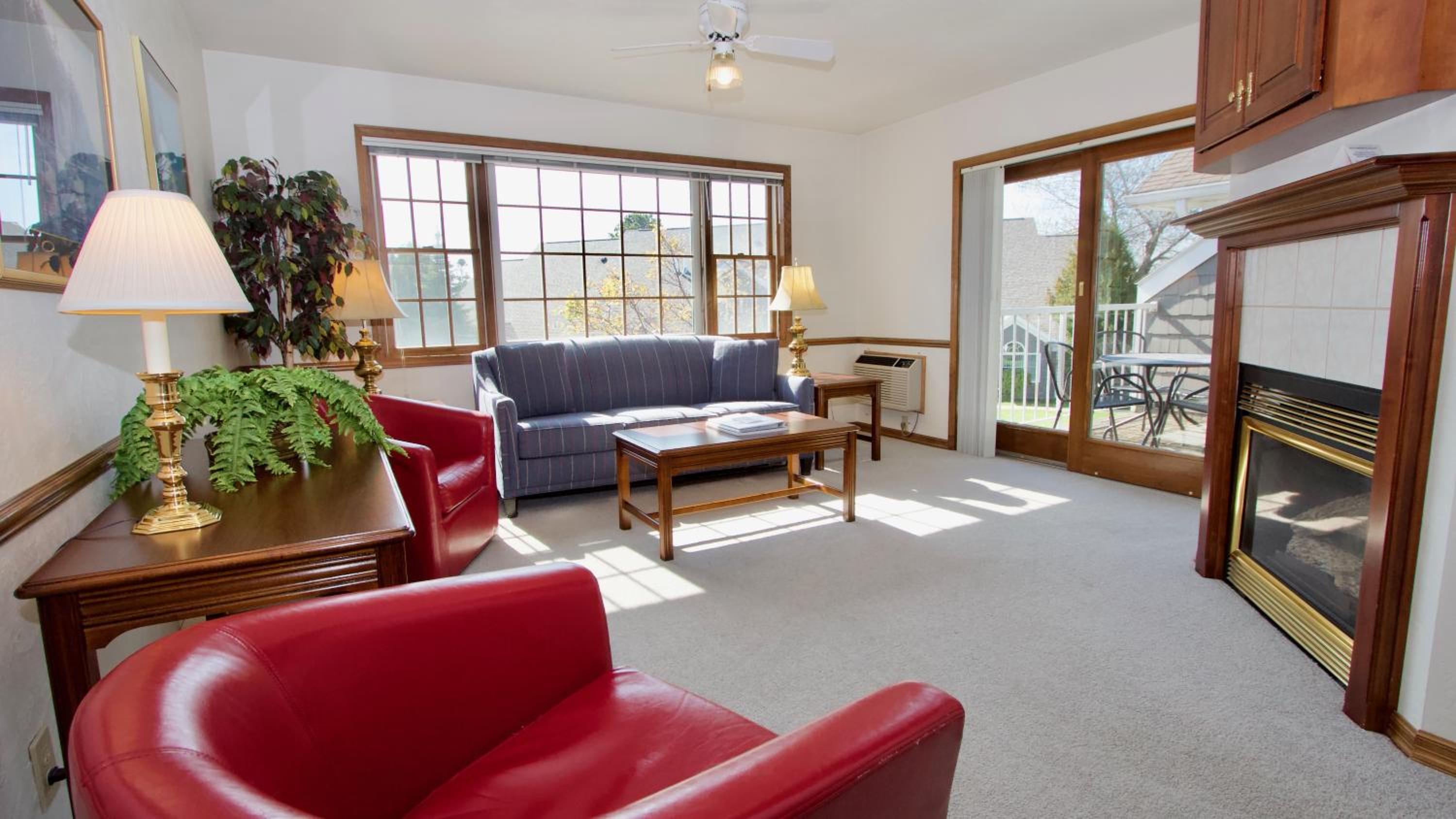 Queen Suite with Pool View