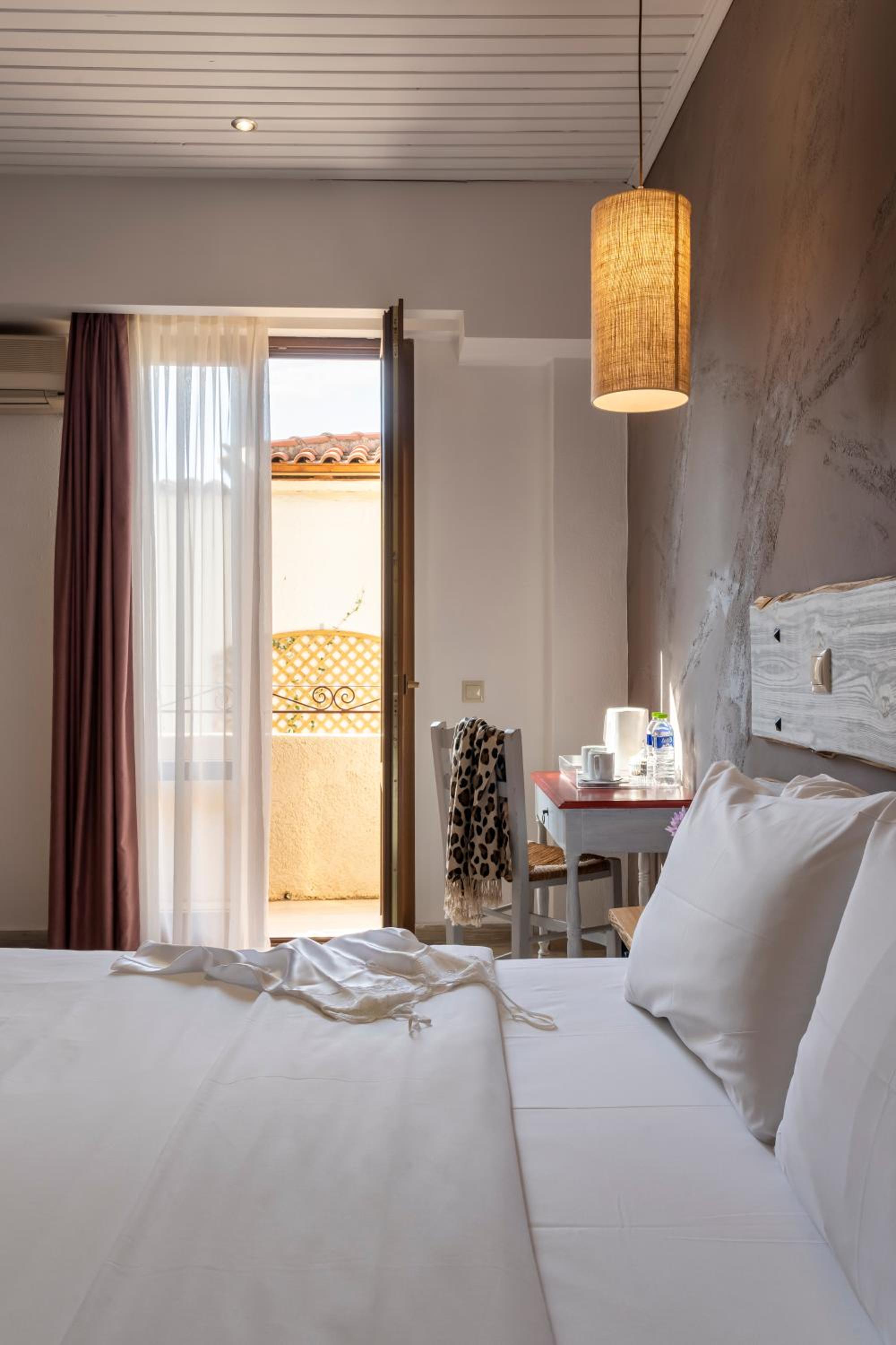 Double or Twin Room photo 3