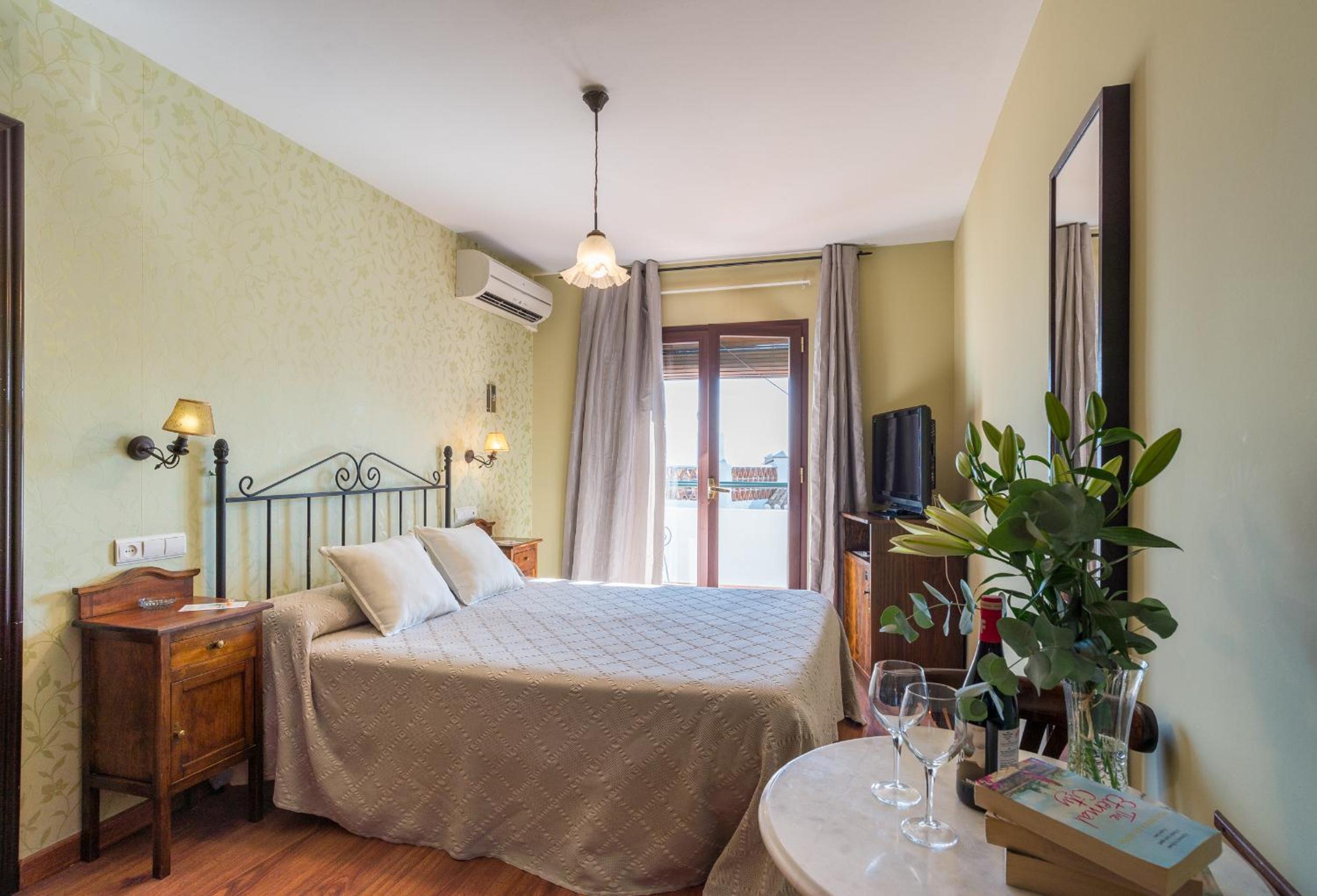 Double or Twin Room - Photo 11
