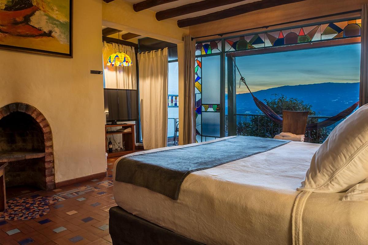 Suite with City View photo 3