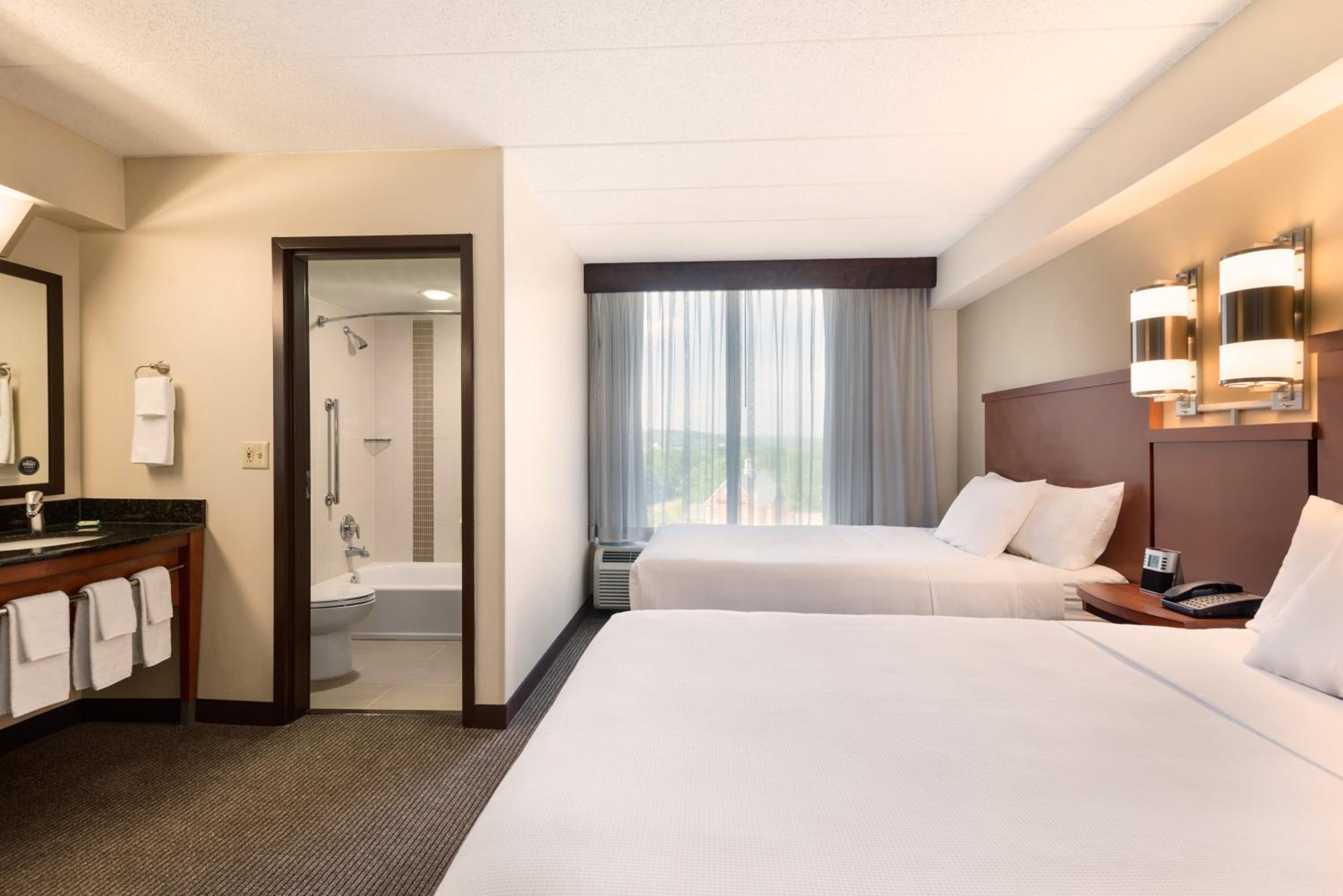Double Room with Two Double Beds and Sofa bed - High Floor - Photo 3