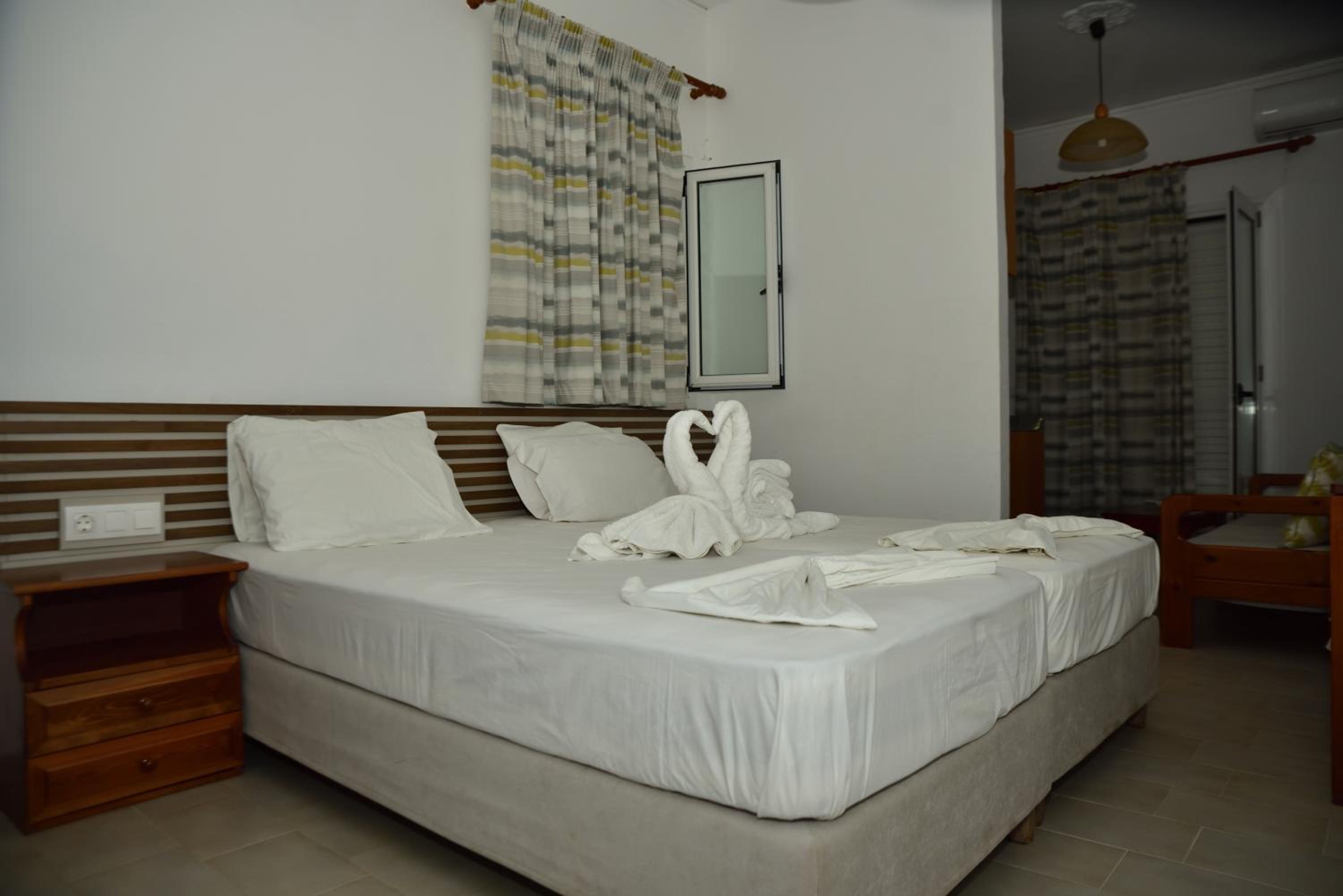 Twin Room - Photo 4