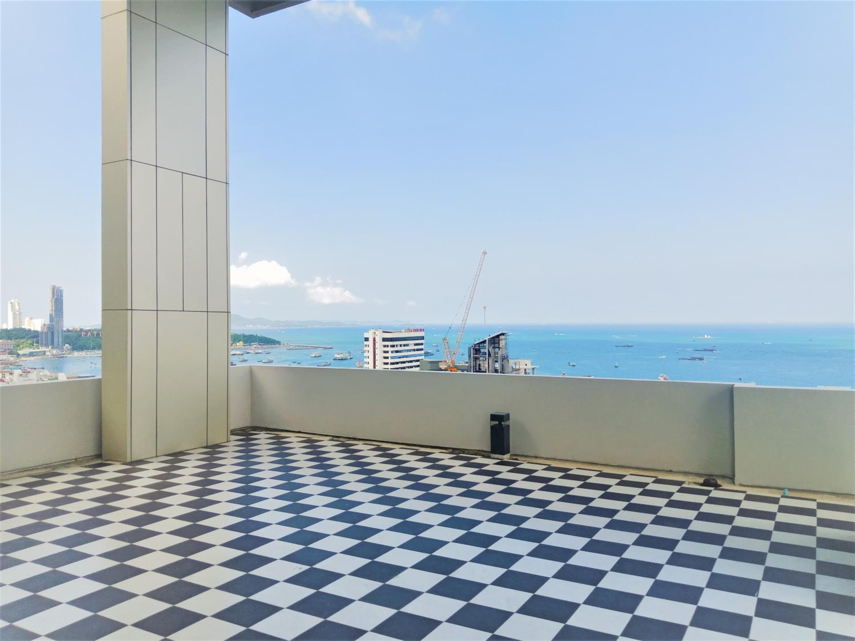 Two-Bedroom Apartment with Balcony and Sea View - Photo 25