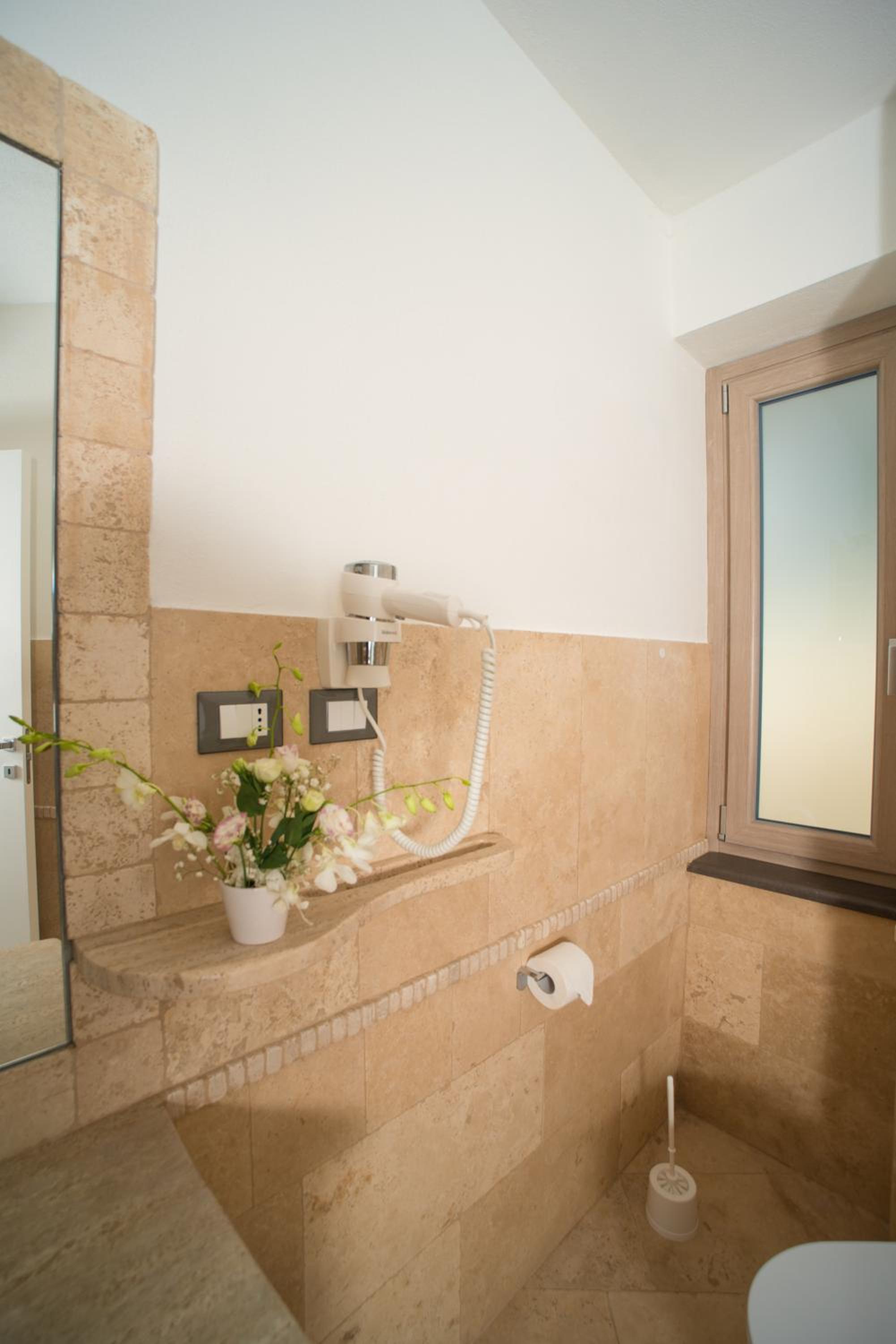 Standard Double or Twin Room - Photo 5