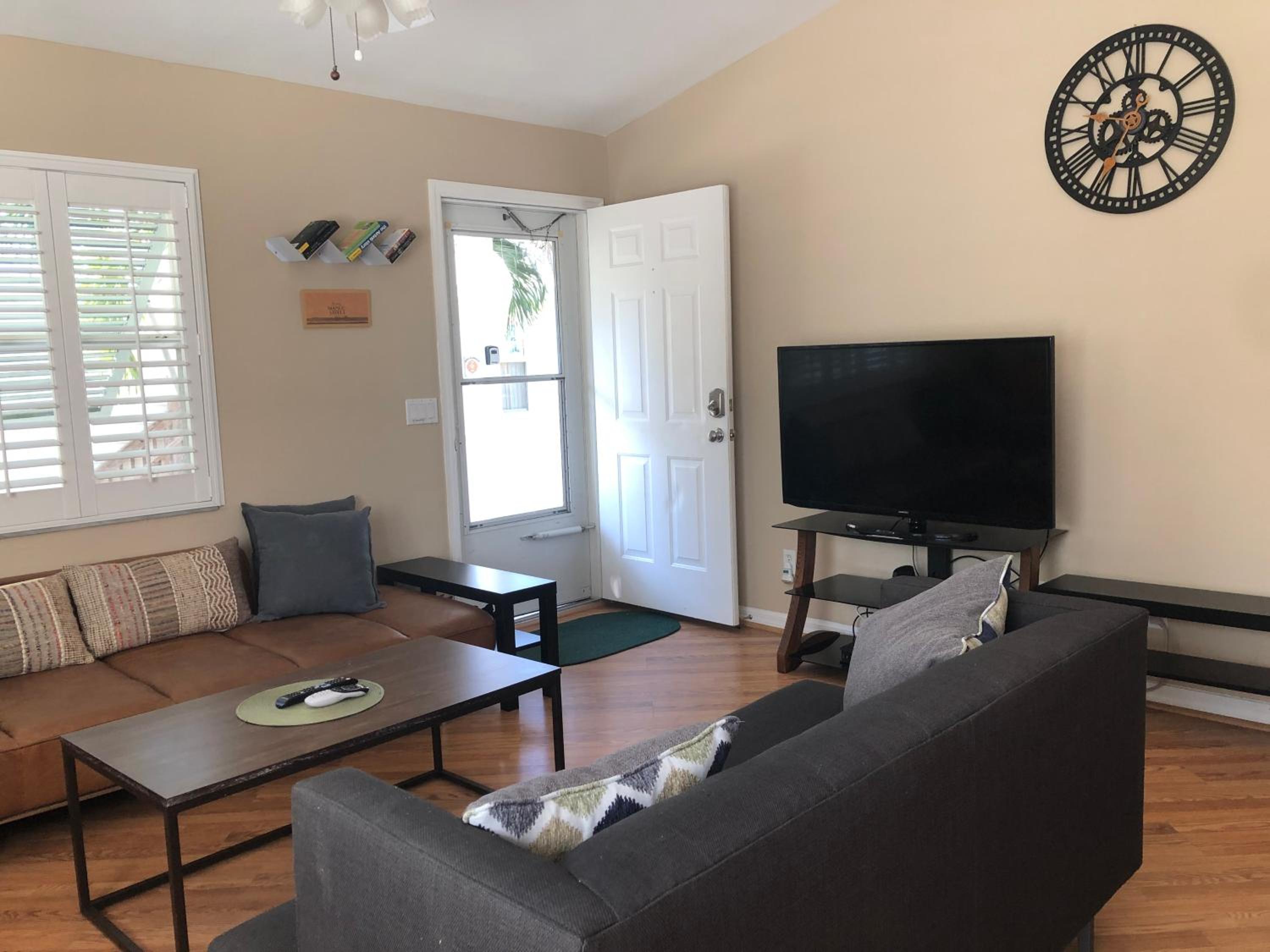 Three-Bedroom House photo 3