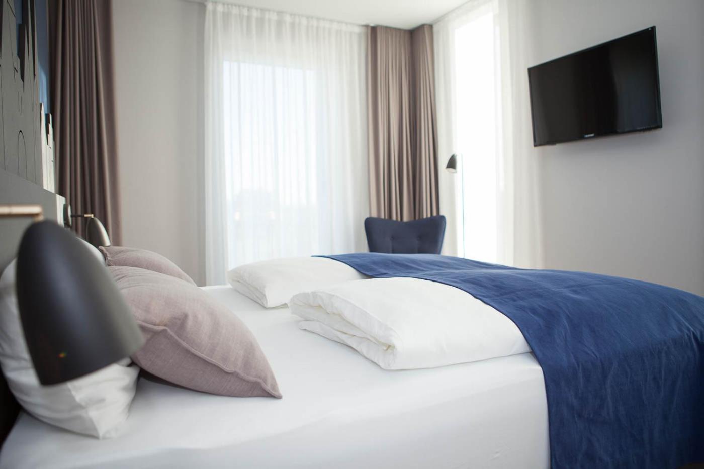 Standard Double Room - Photo 13