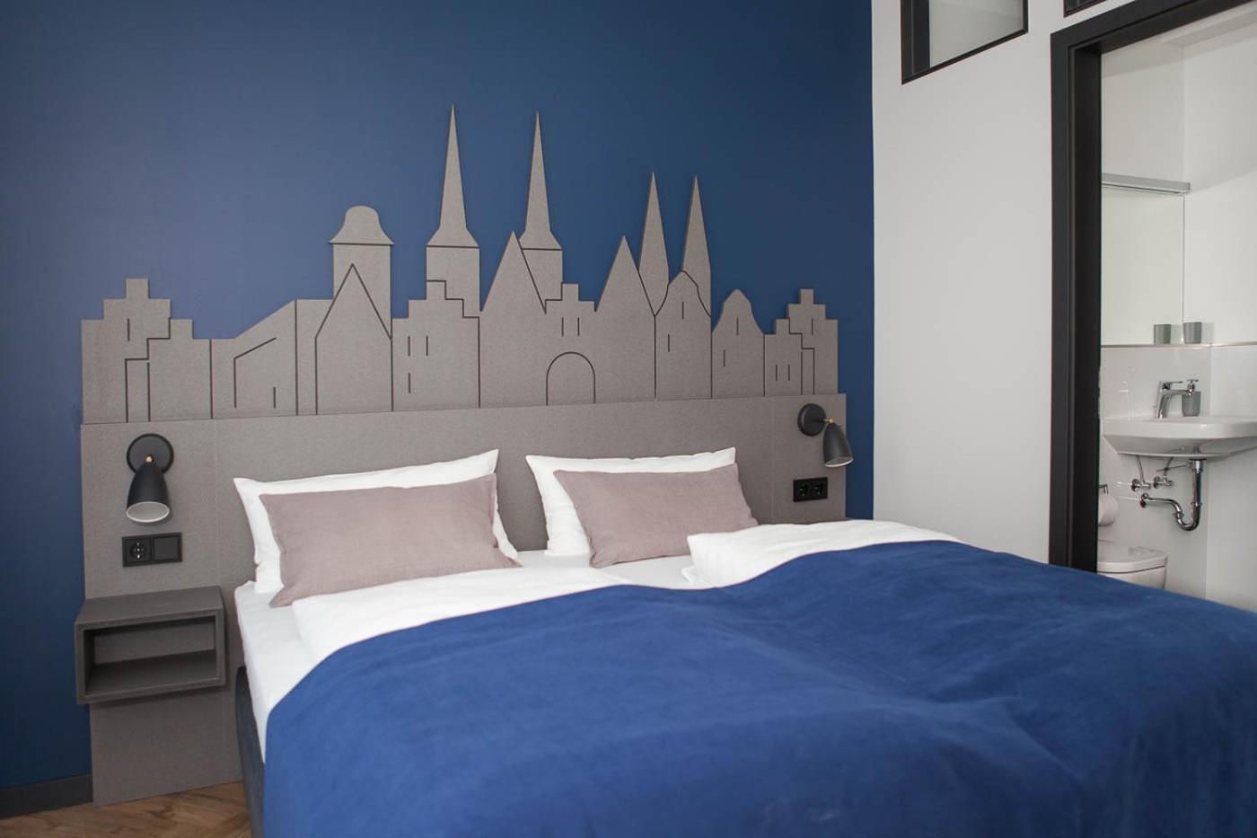 Standard Double Room - Photo 12