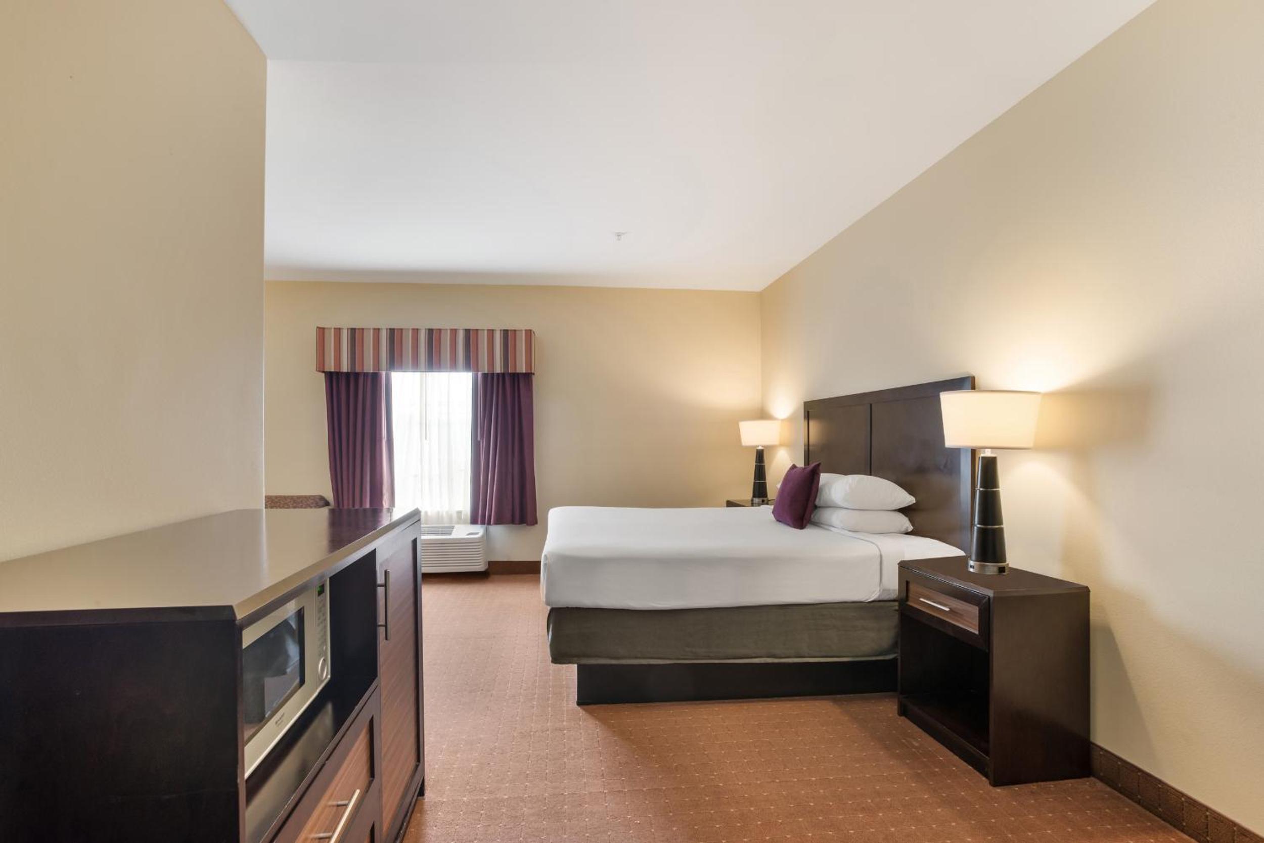 Standard King Room - Photo 2