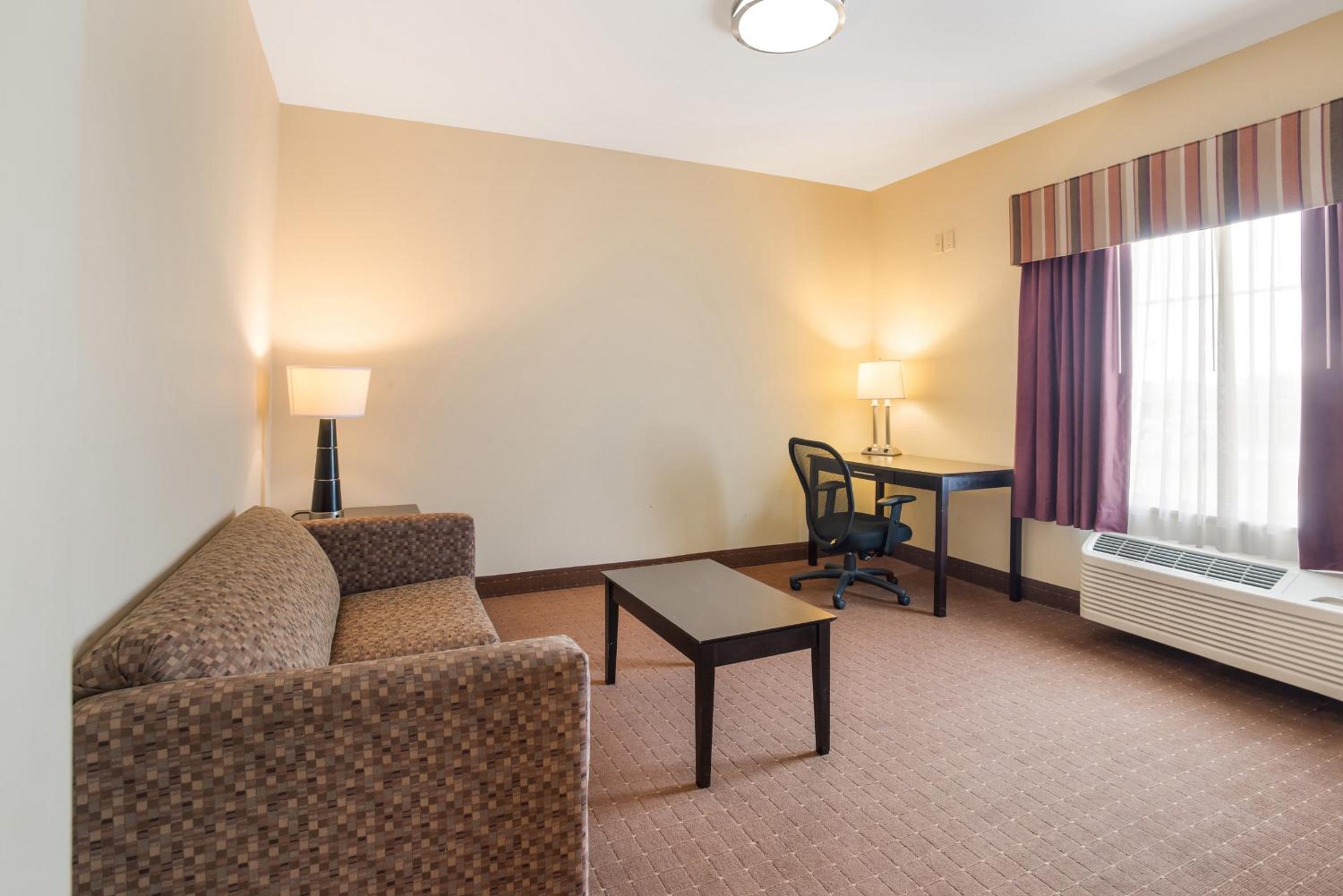 Queen Room with Two Queen Beds - Smoking - Photo 1