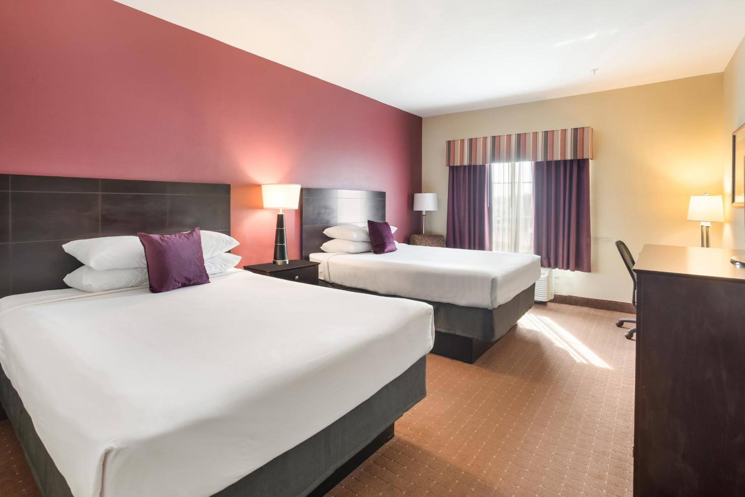 Queen Room with Two Queen Beds - Non-Smoking - Photo 1