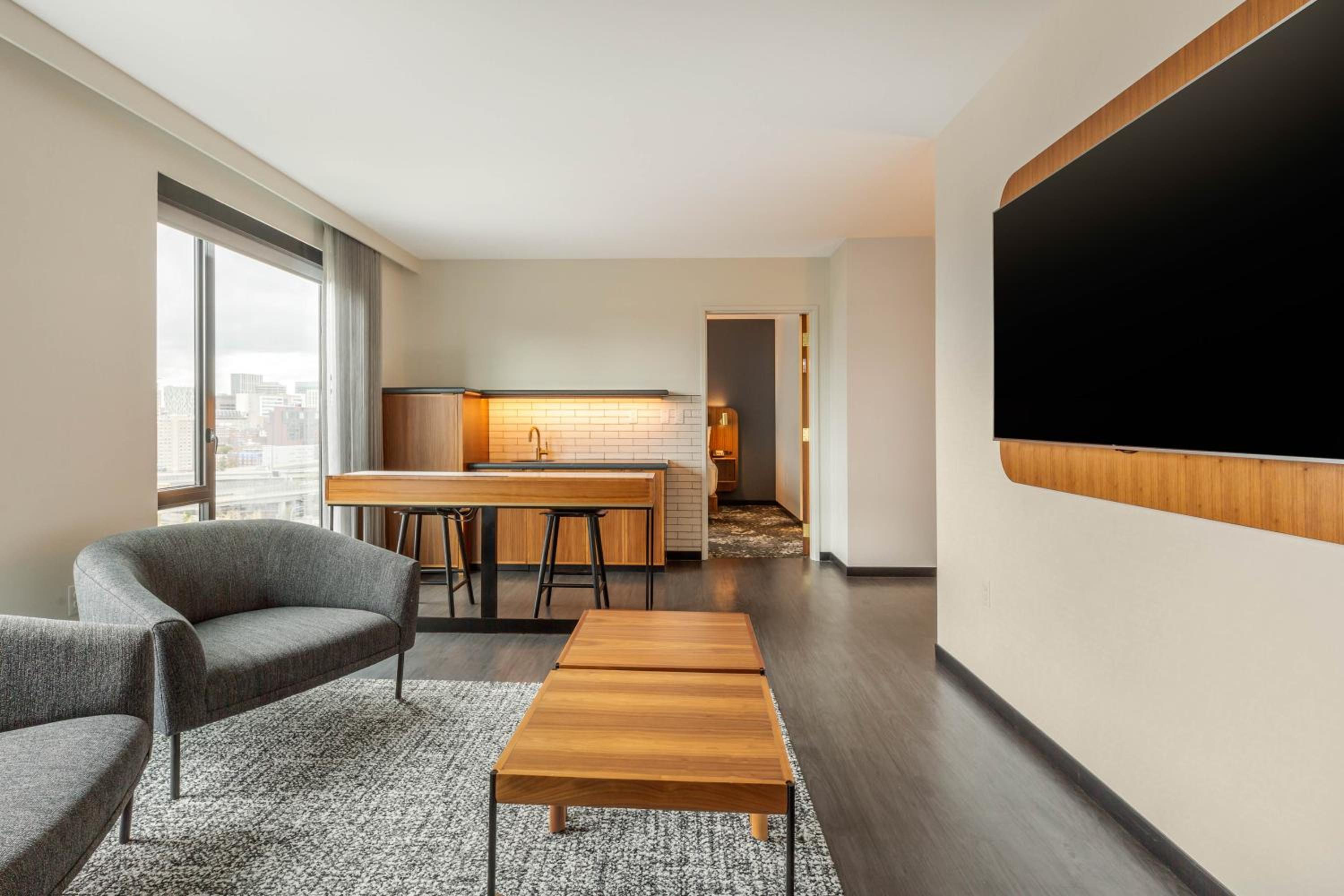 King Suite - Non-Smoking - Photo 15