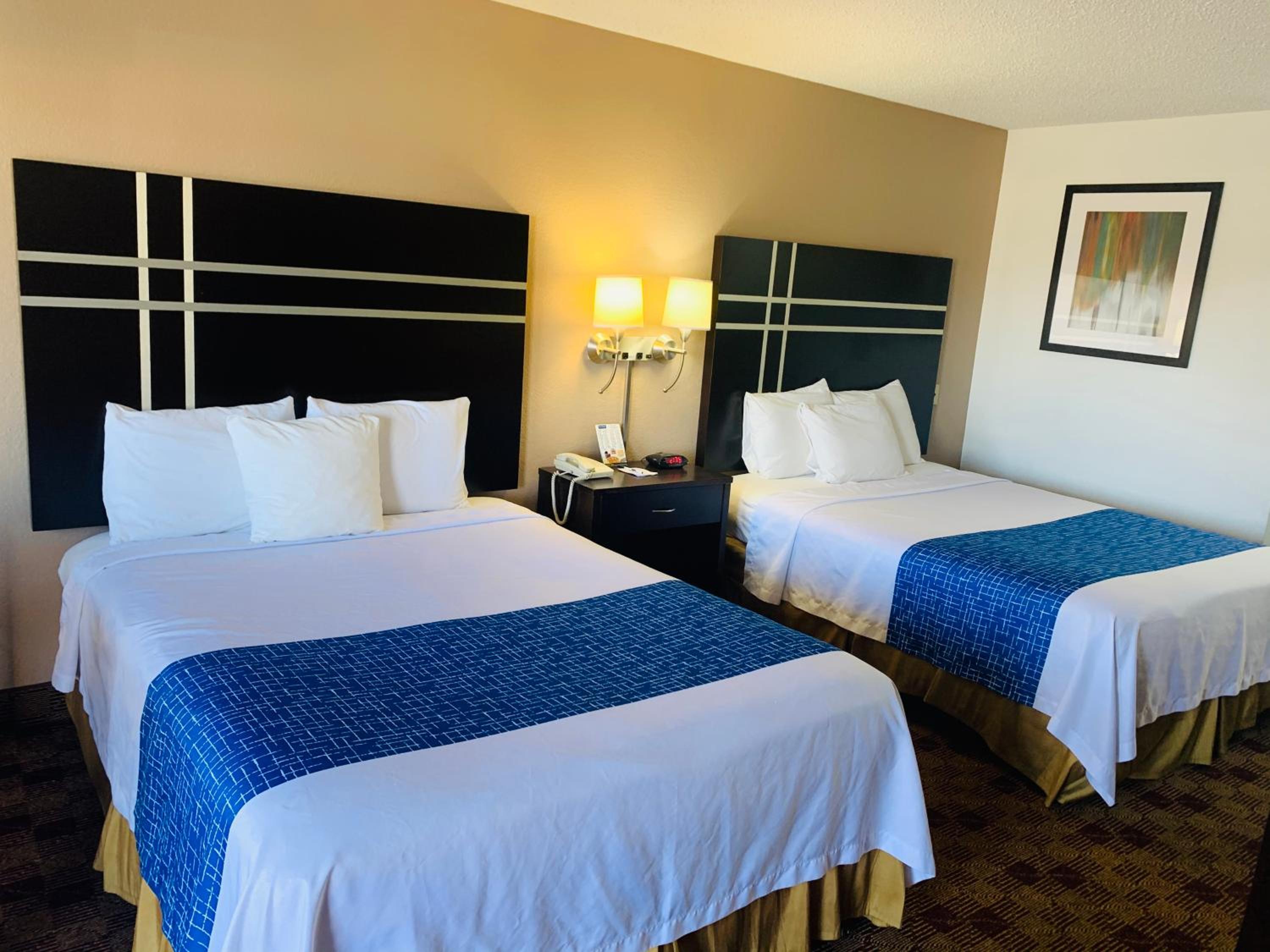 Queen Room with Two Queen Beds - Smoking - Photo 1