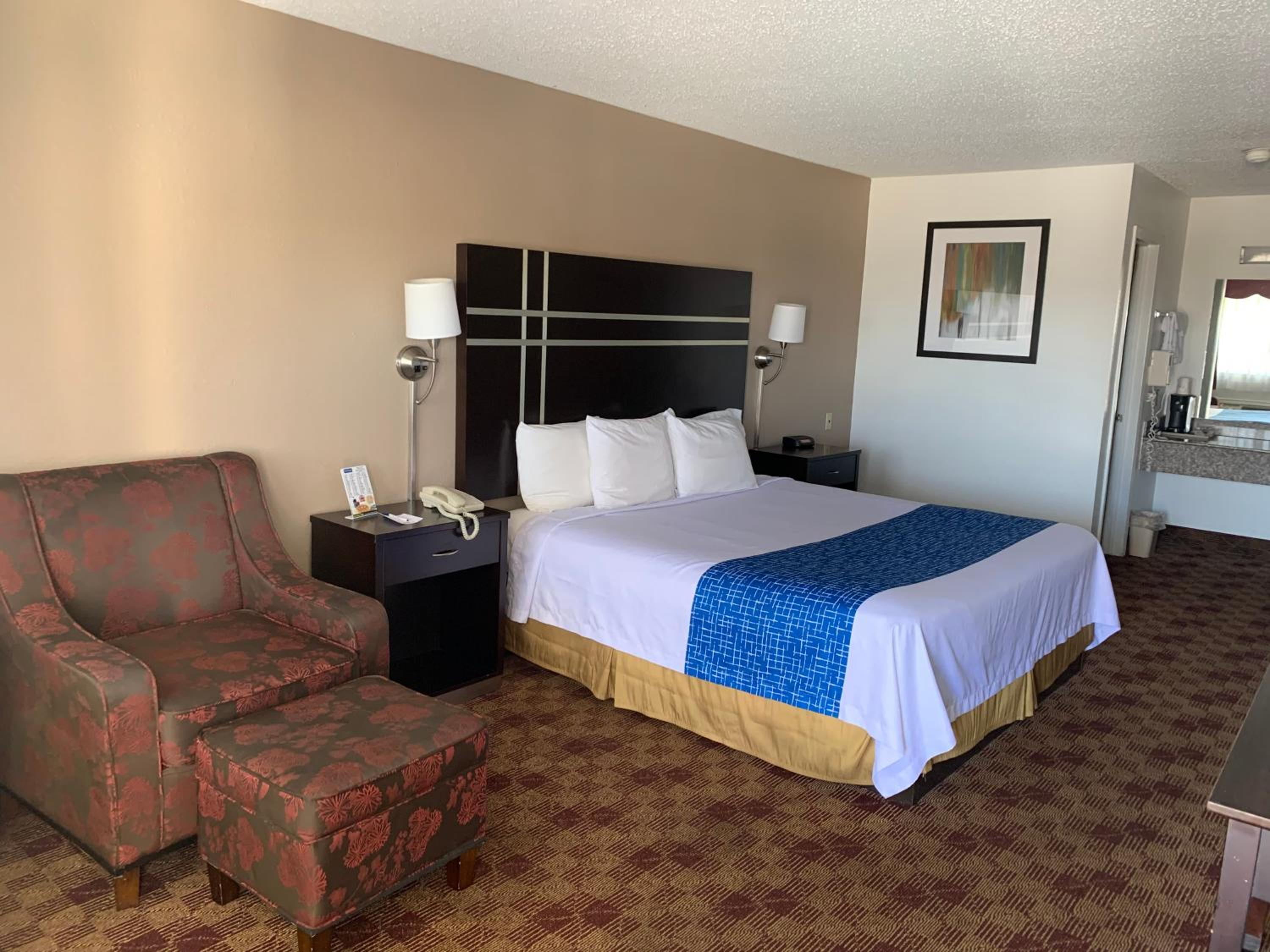 King Room - Non-Smoking - Photo 1
