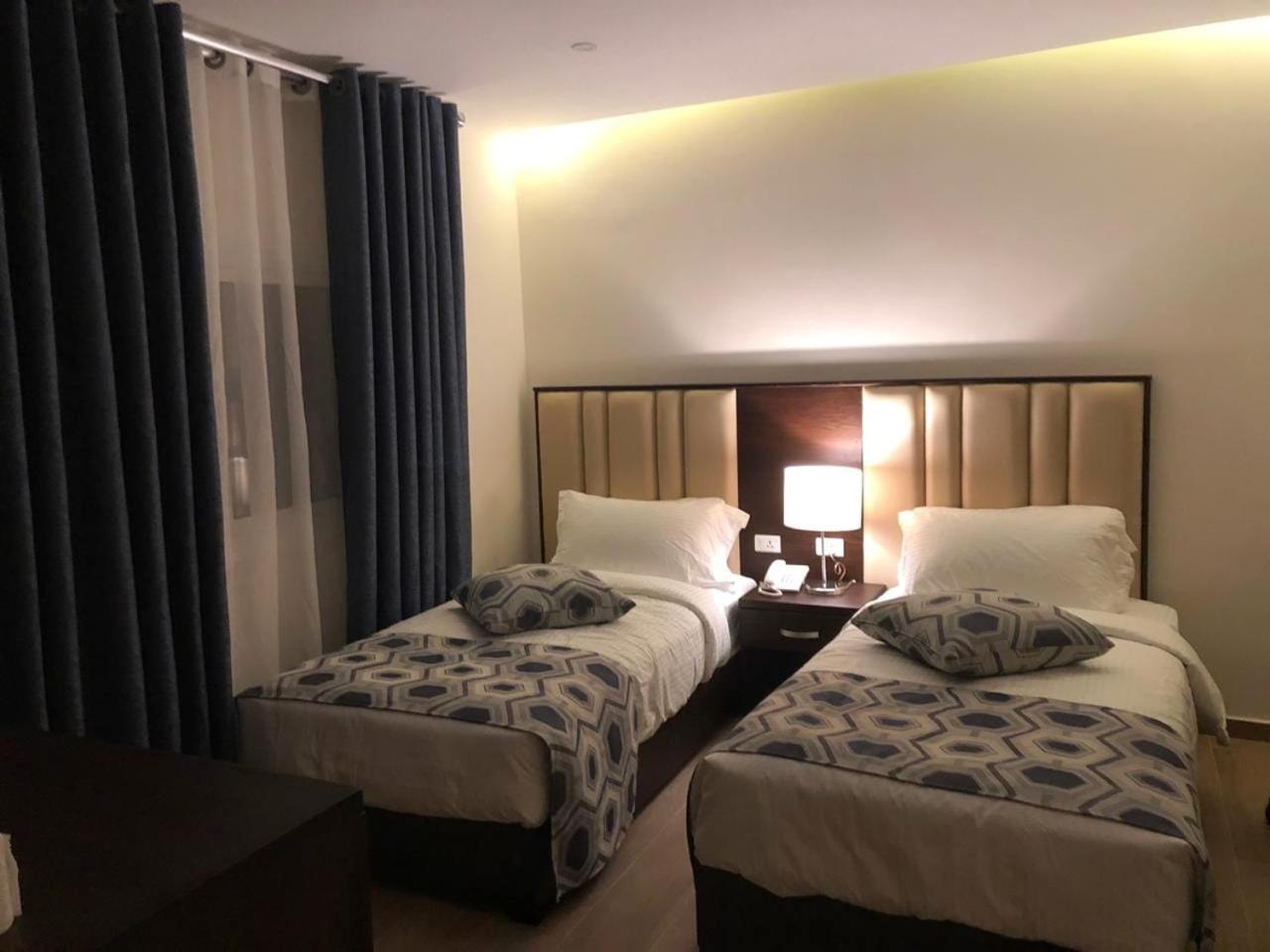 Deluxe Twin Room - Photo 12