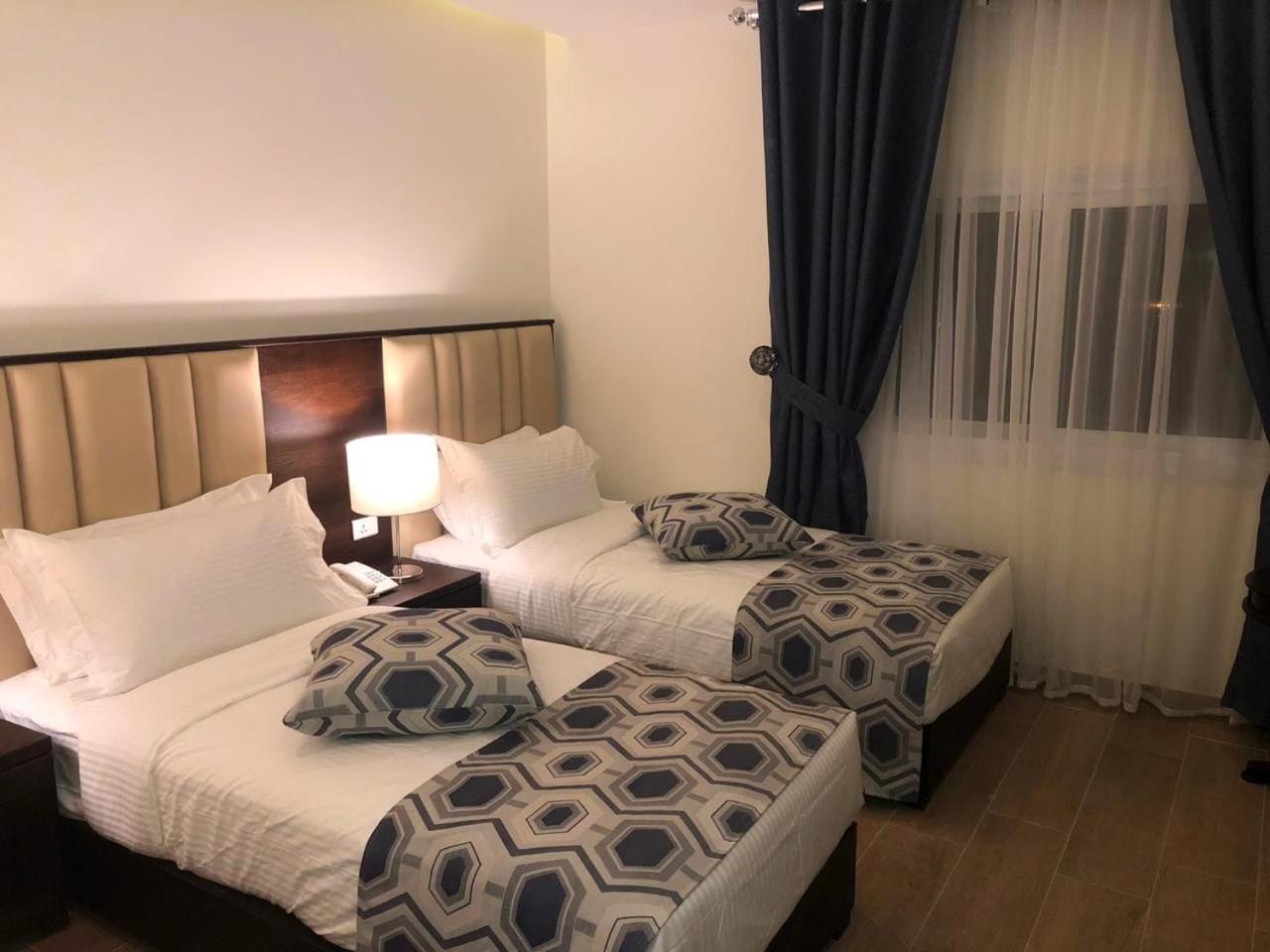 Deluxe Twin Room - Photo 13