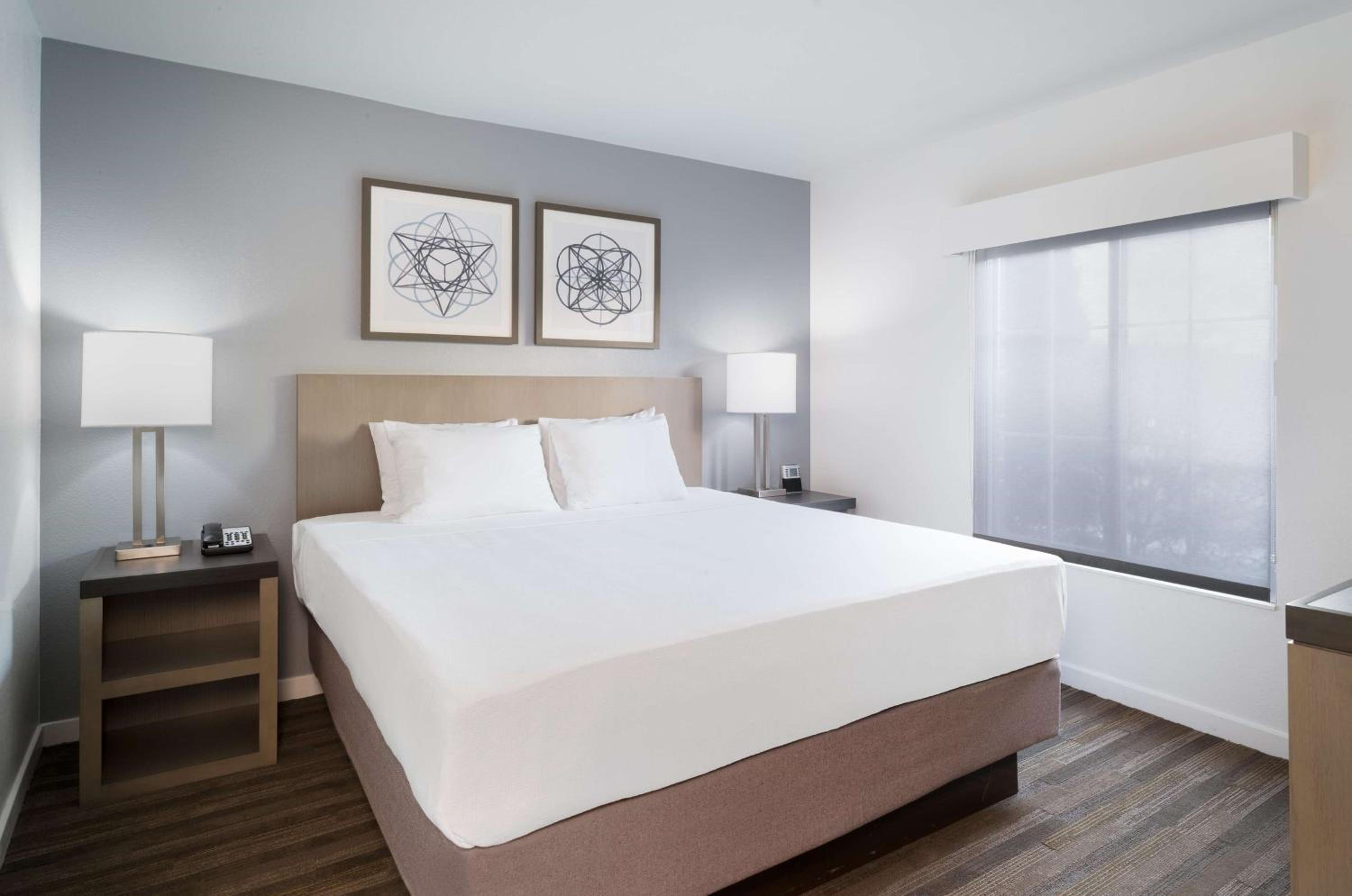 One-Bedroom King Suite with Sofa Bed - Photo 8