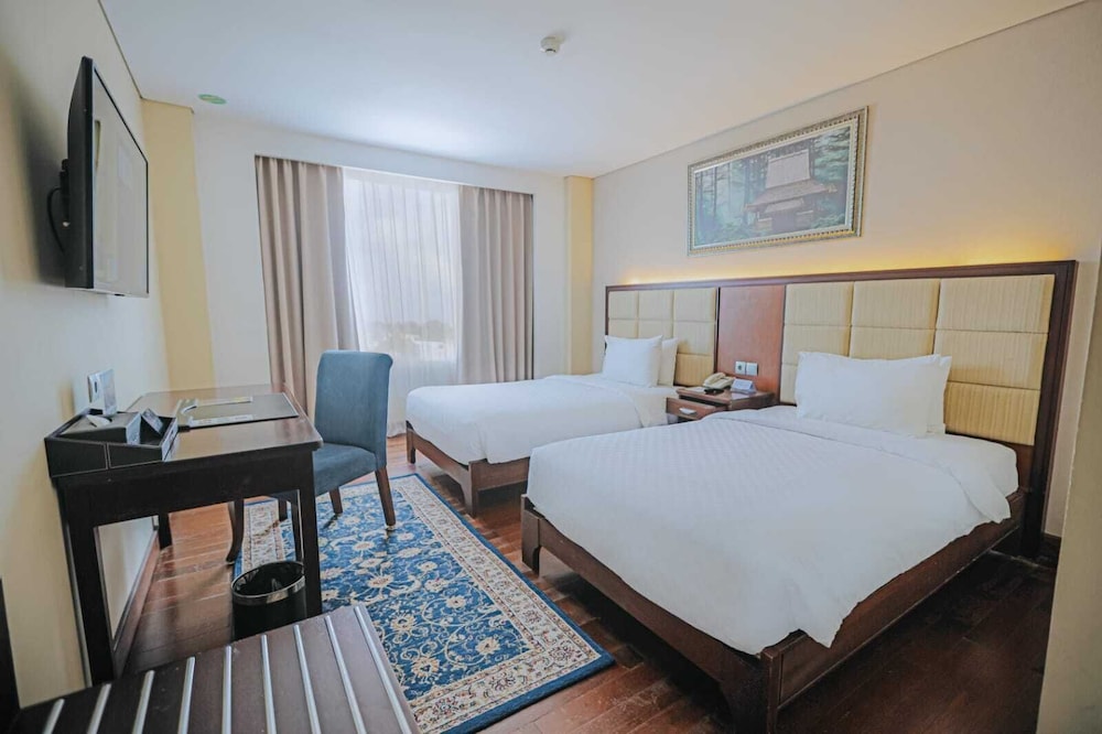 Deluxe Room with Twin Beds