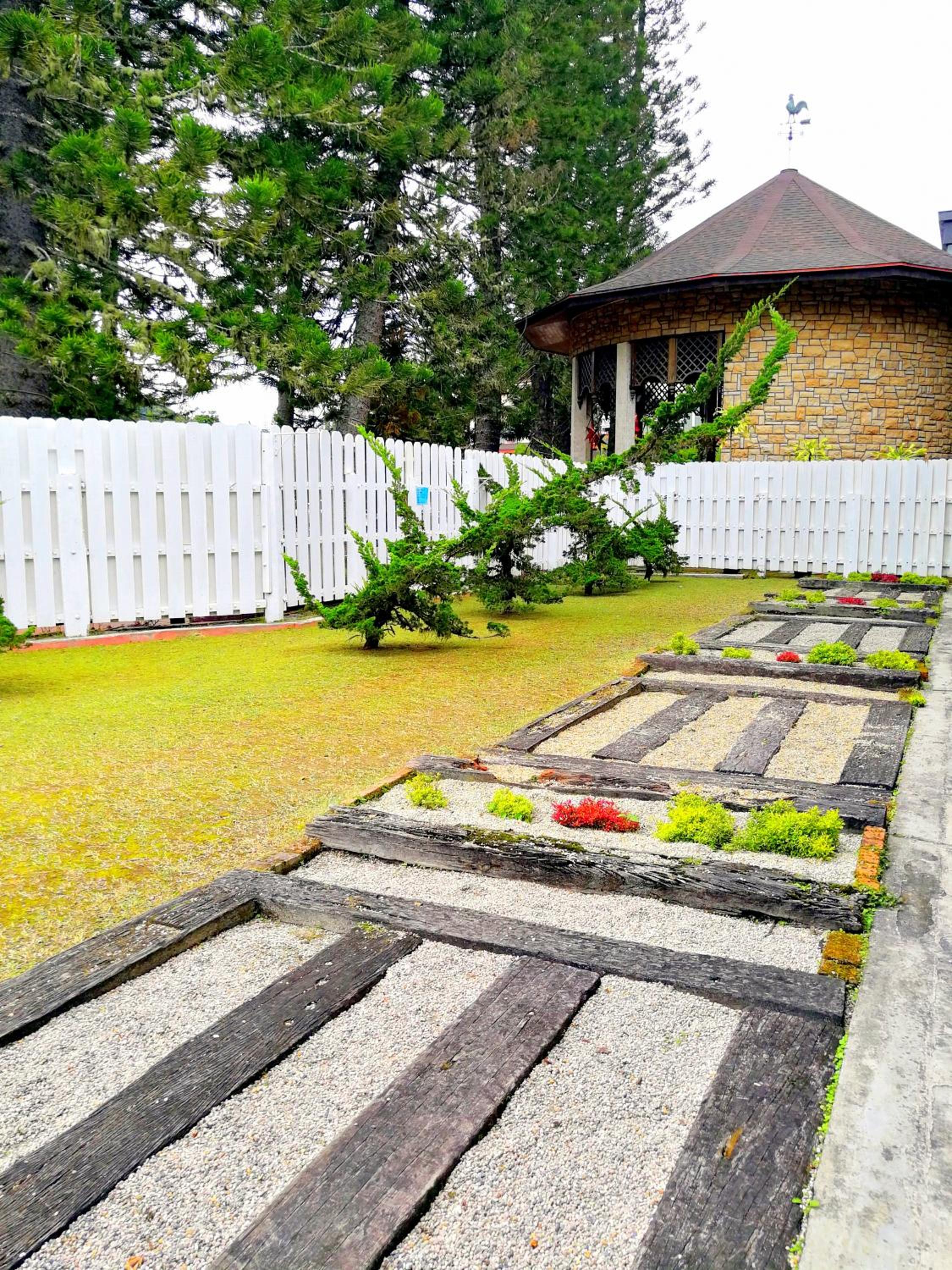 Deluxe King Garden View