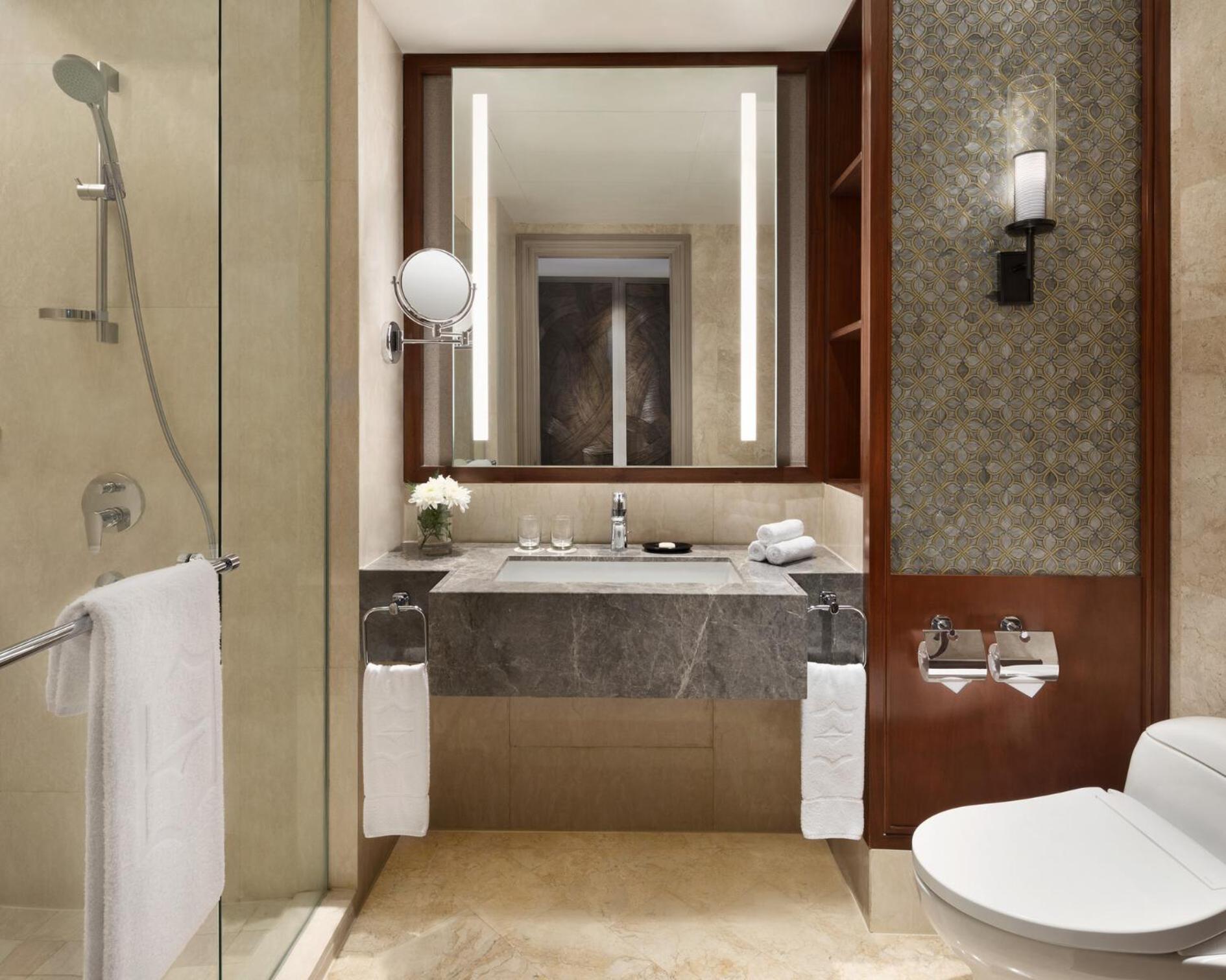 Deluxe King Room - Photo 2