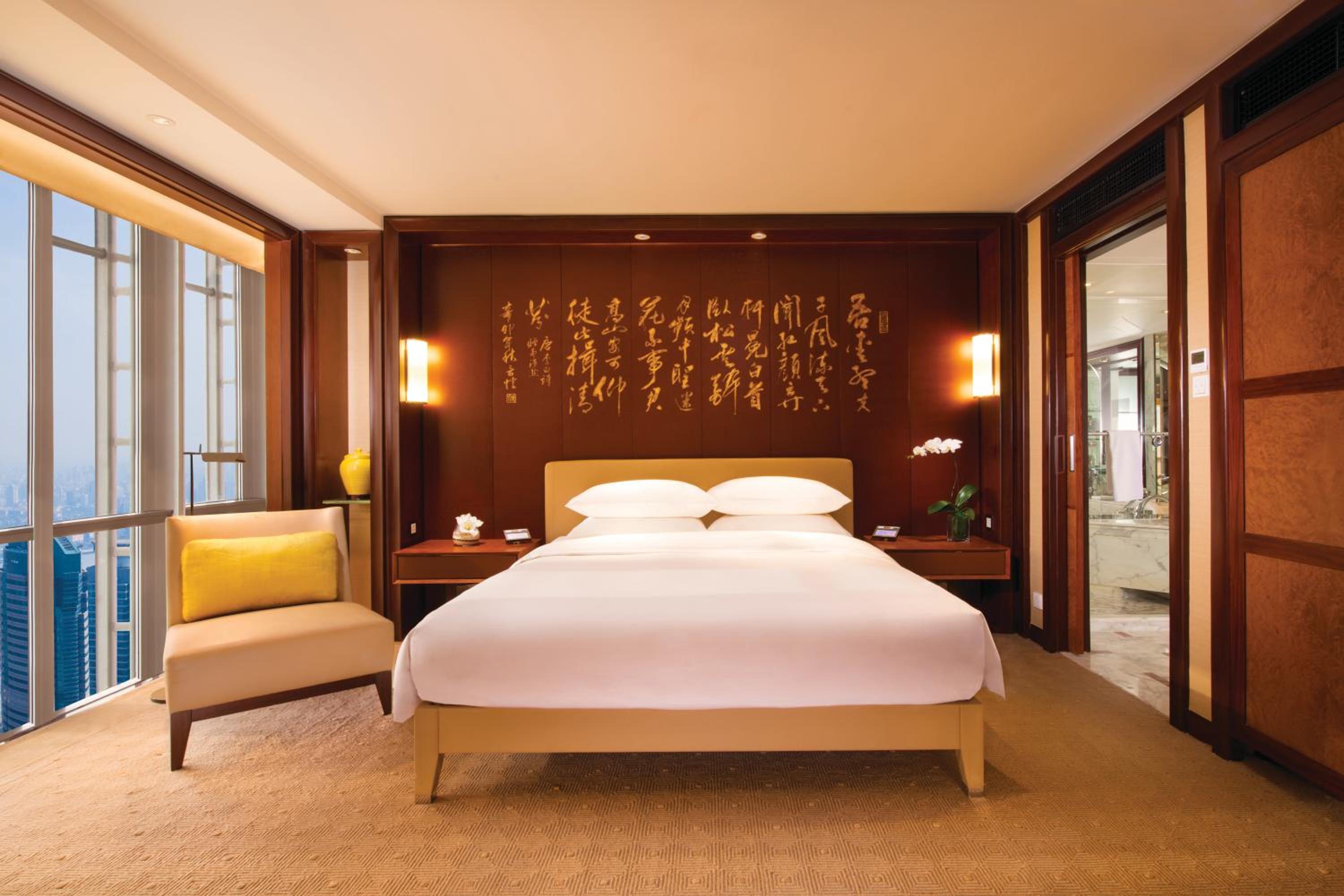 Grand King Suite with View - Photo 3