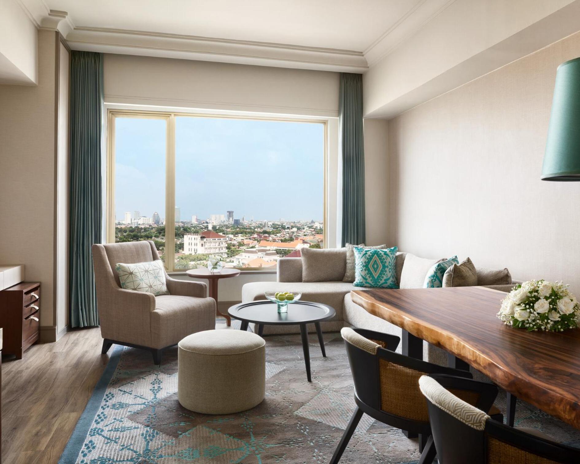 Executive Suite - Photo 4