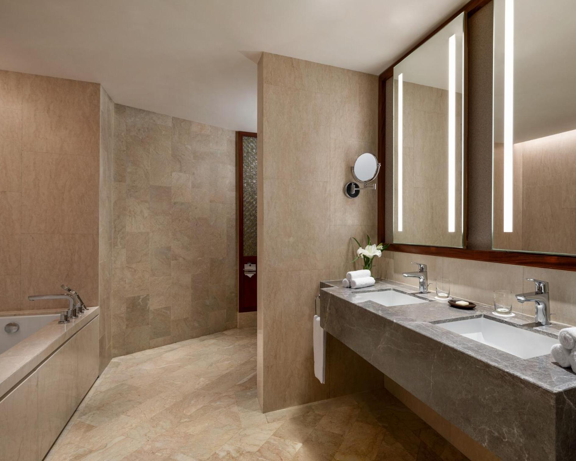 Executive Suite - Photo 3