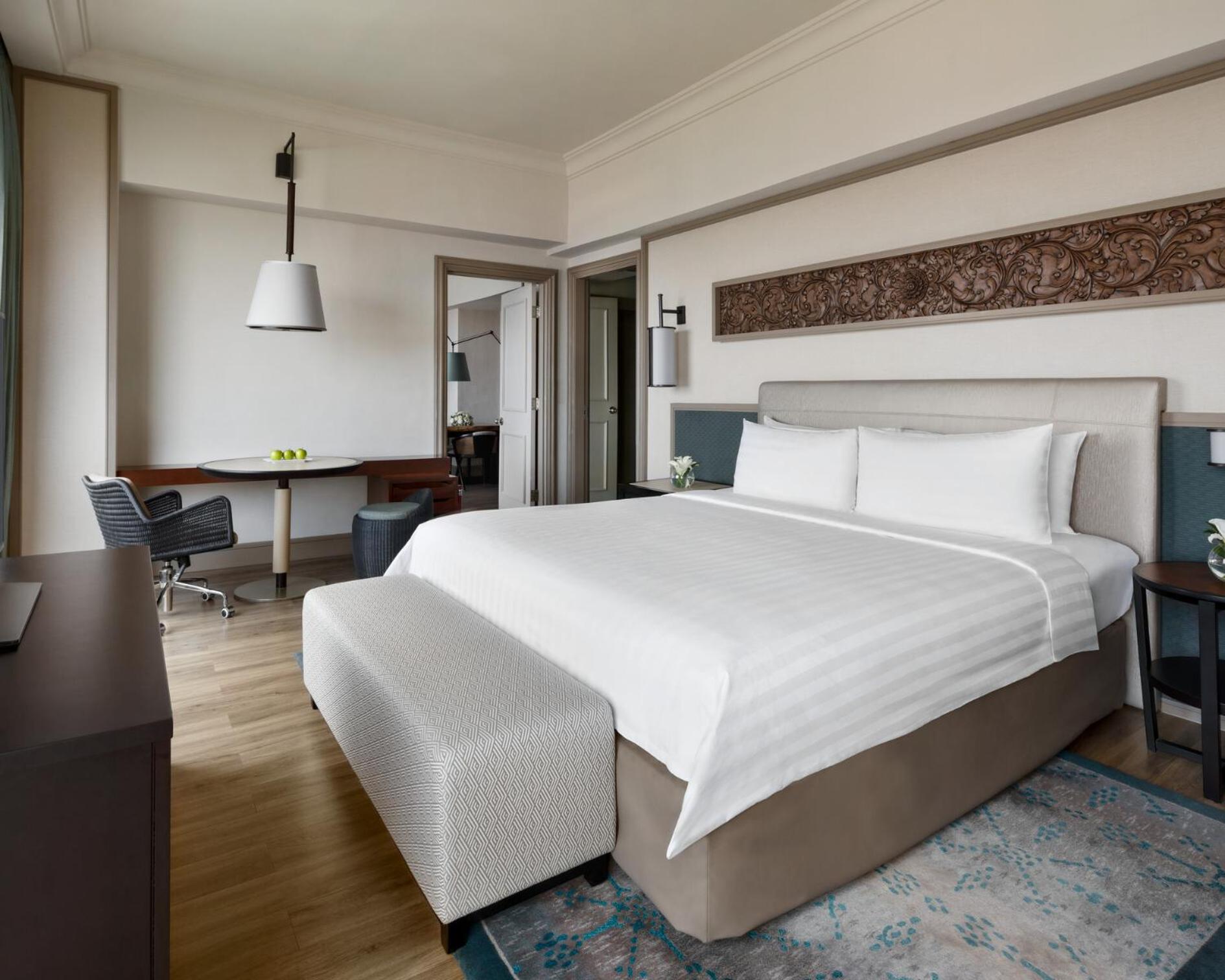 Executive Suite - Photo 1