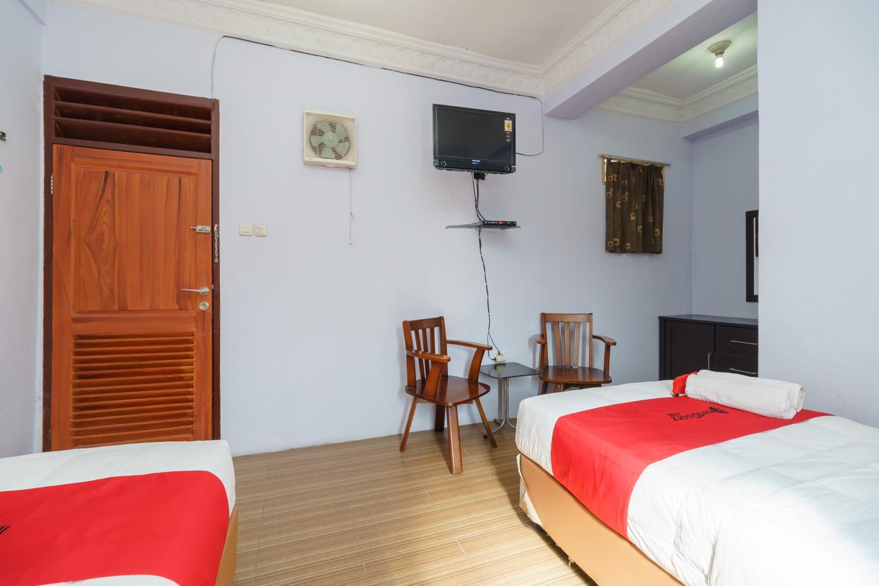 Twin Room - Photo 3