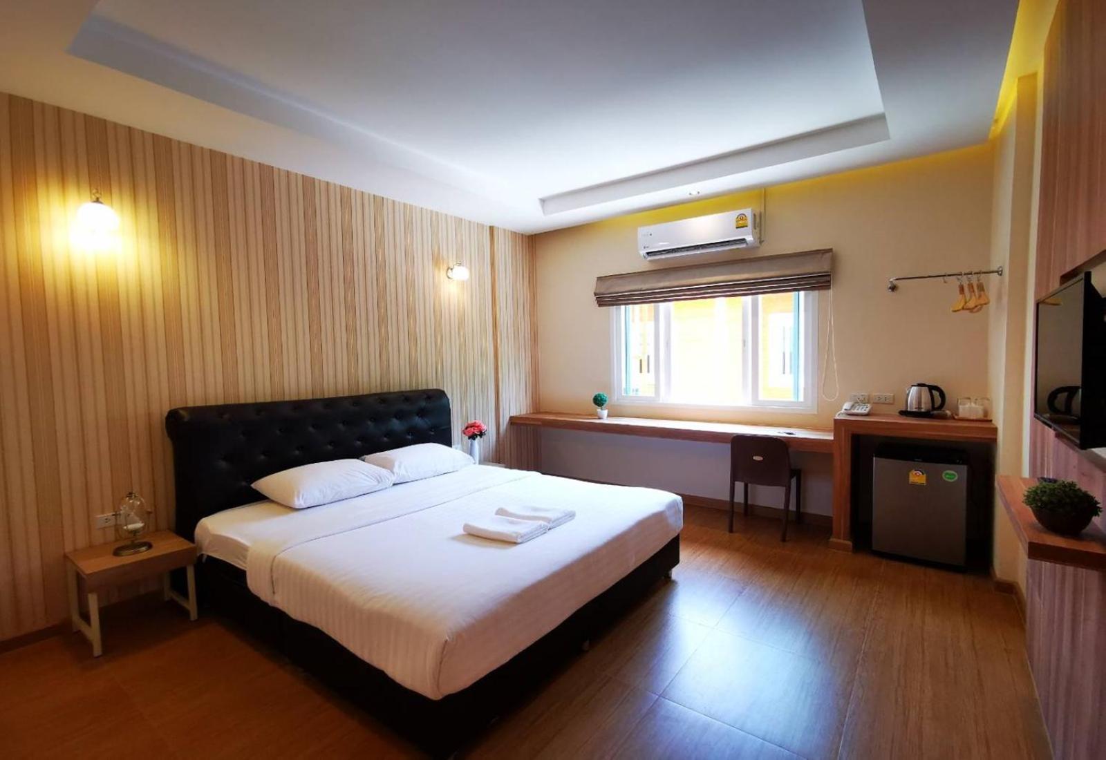 Deluxe Room - Photo 8