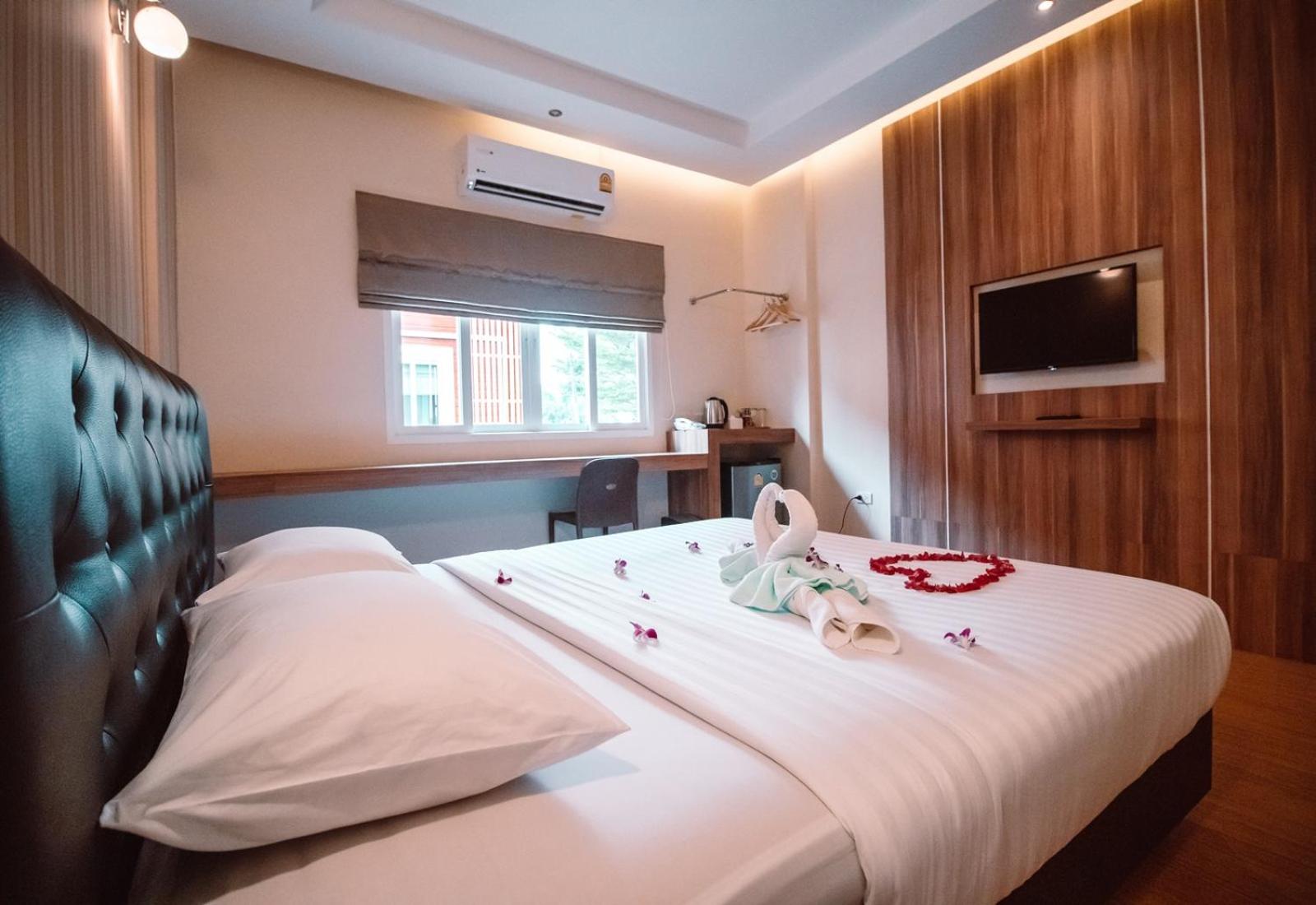 Deluxe Room - Photo 7
