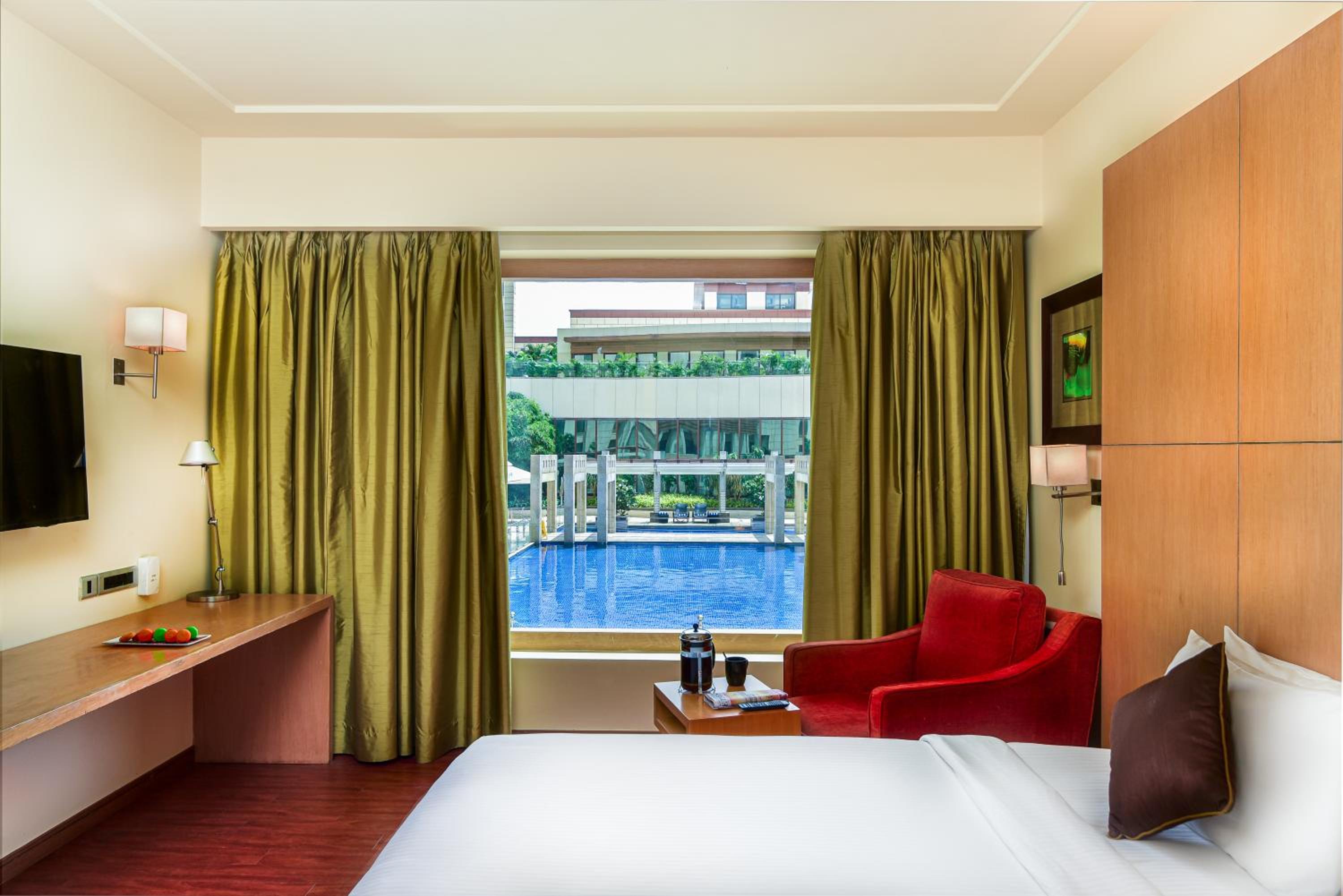 Superior Twin Beds with Pool View - Photo 6