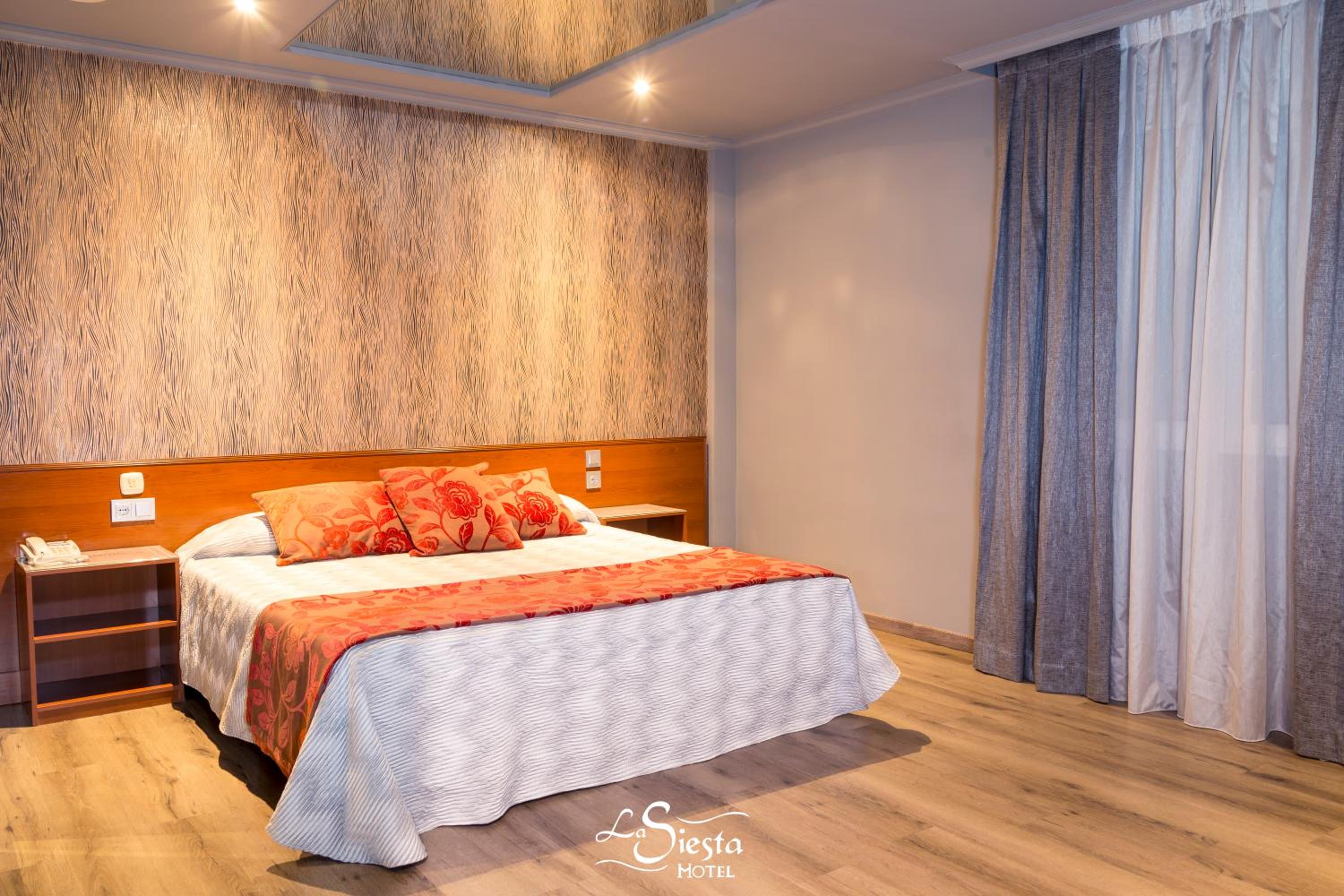 Standard Double Room - Photo 12