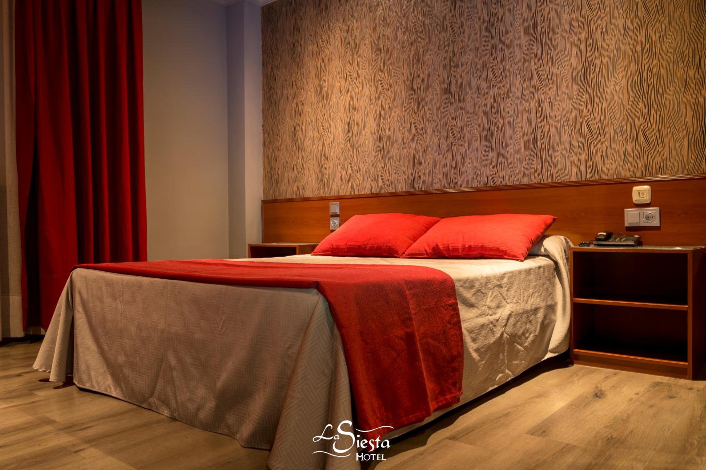 Standard Double Room - Photo 11