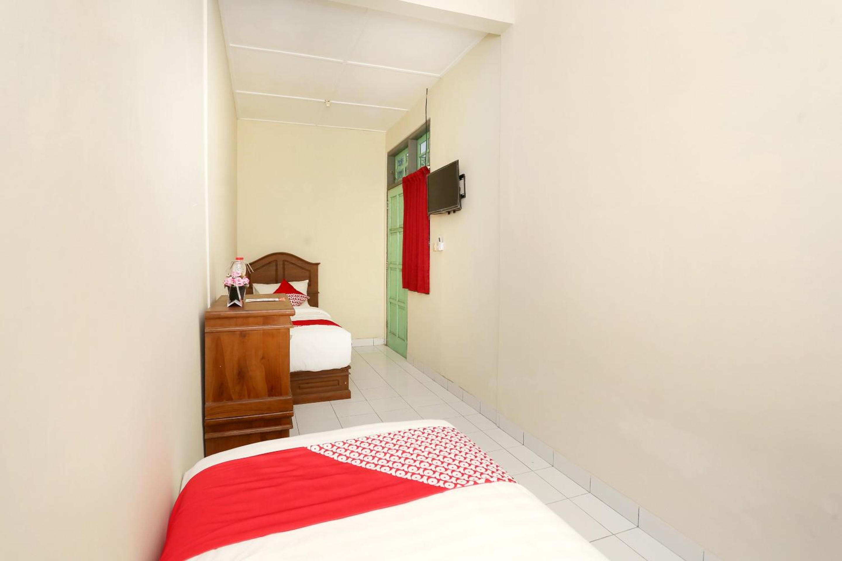 Standard Twin Room - Photo 4