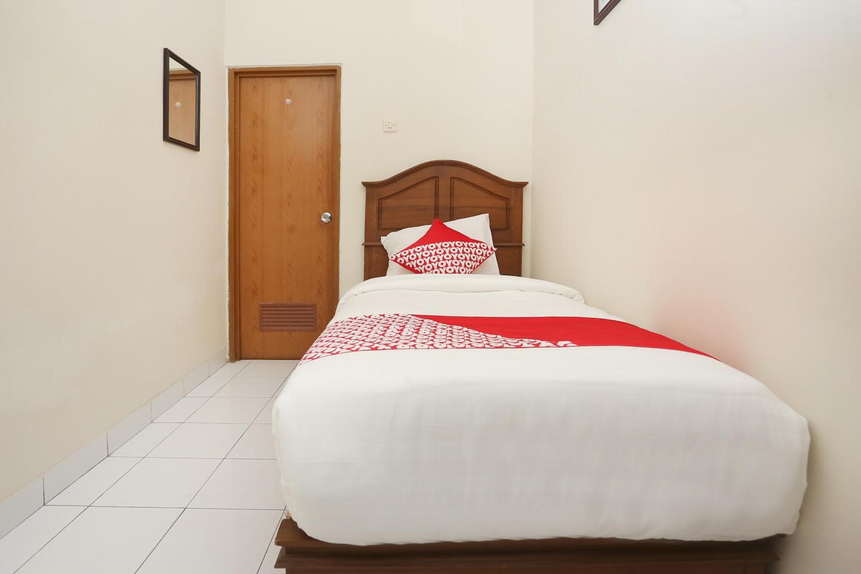 Standard Twin Room - Photo 2