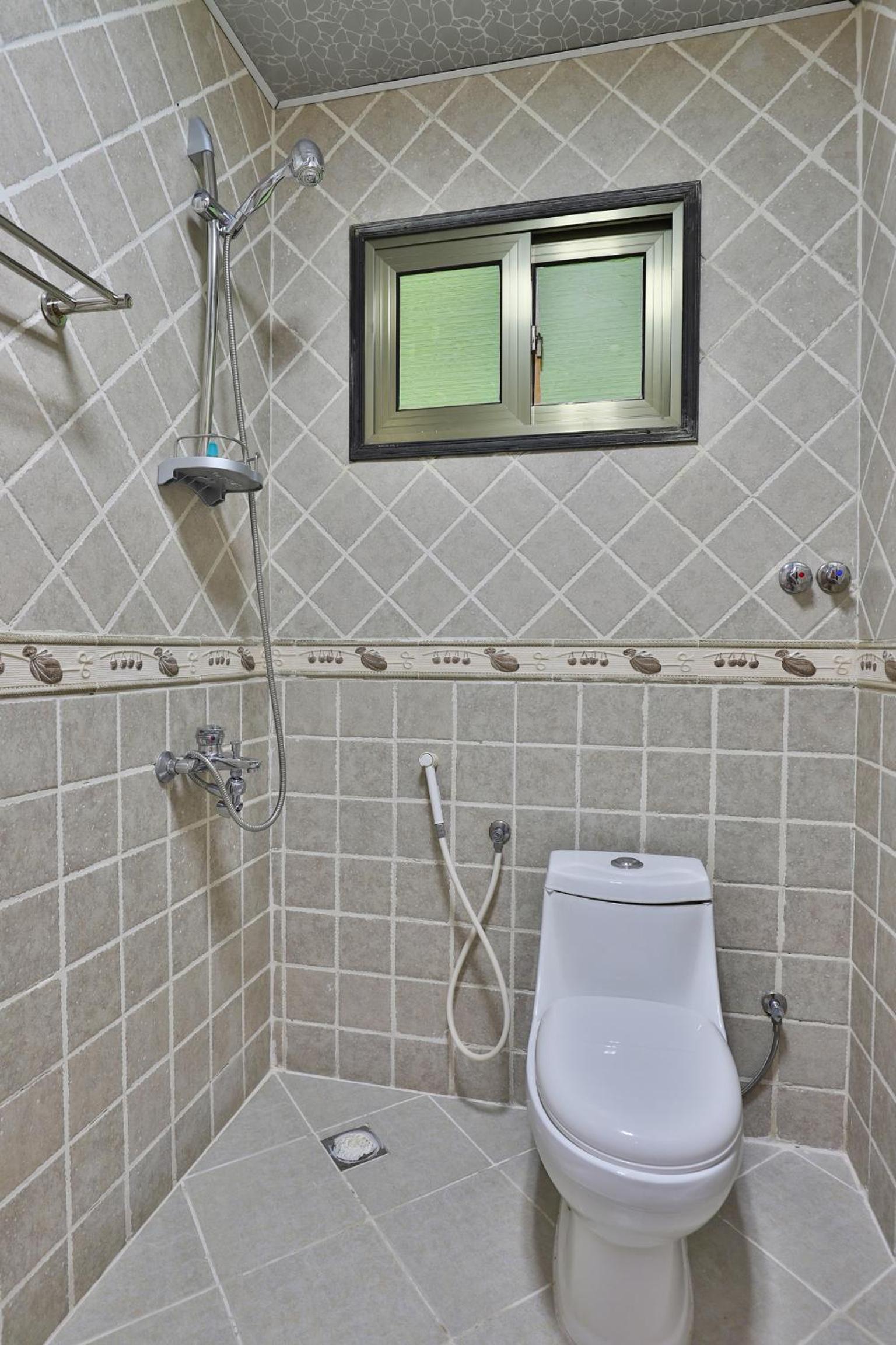Two-Bedroom Apartment - Photo 5
