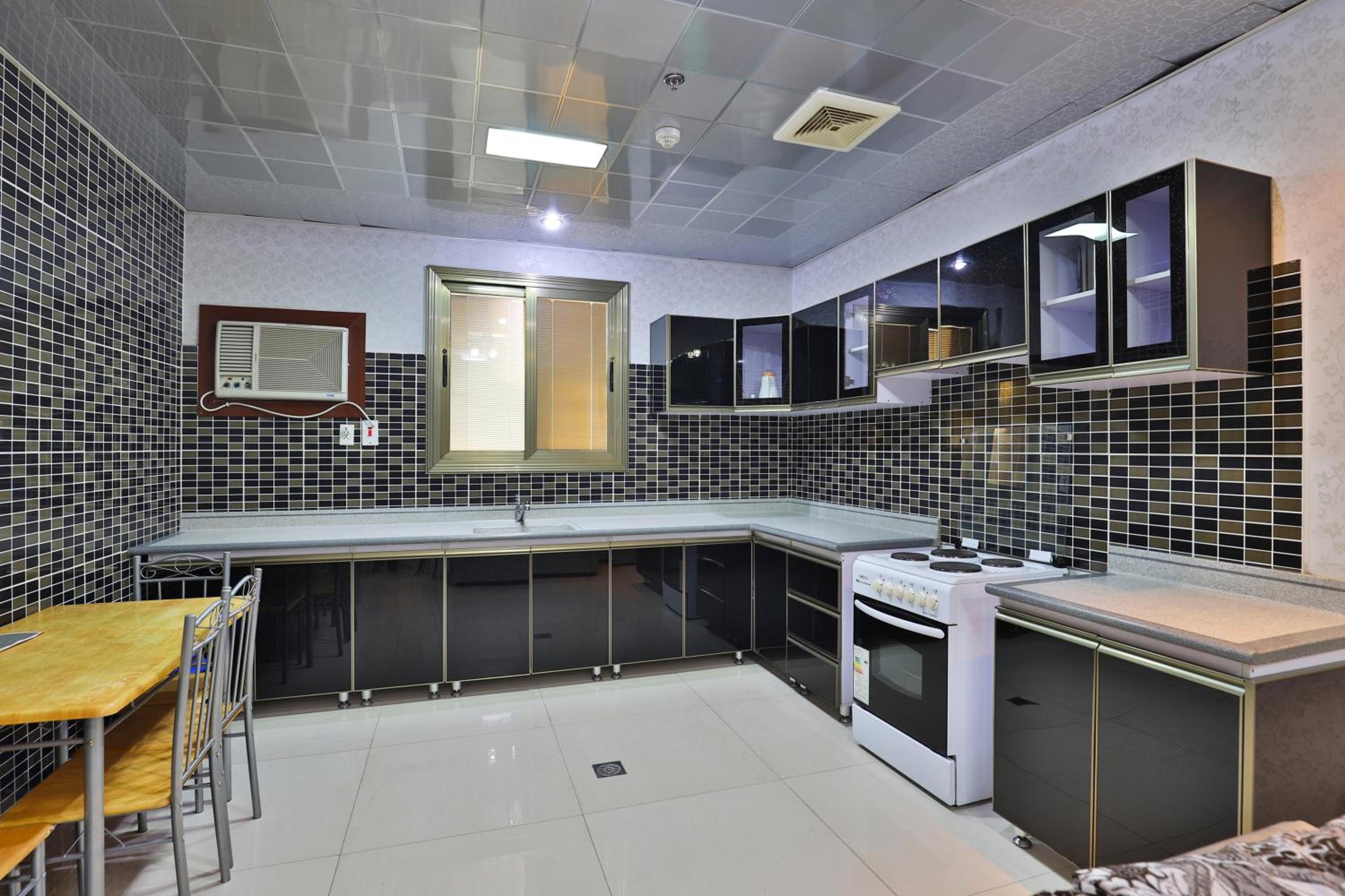 Two-Bedroom Deluxe Apartment - Photo 4