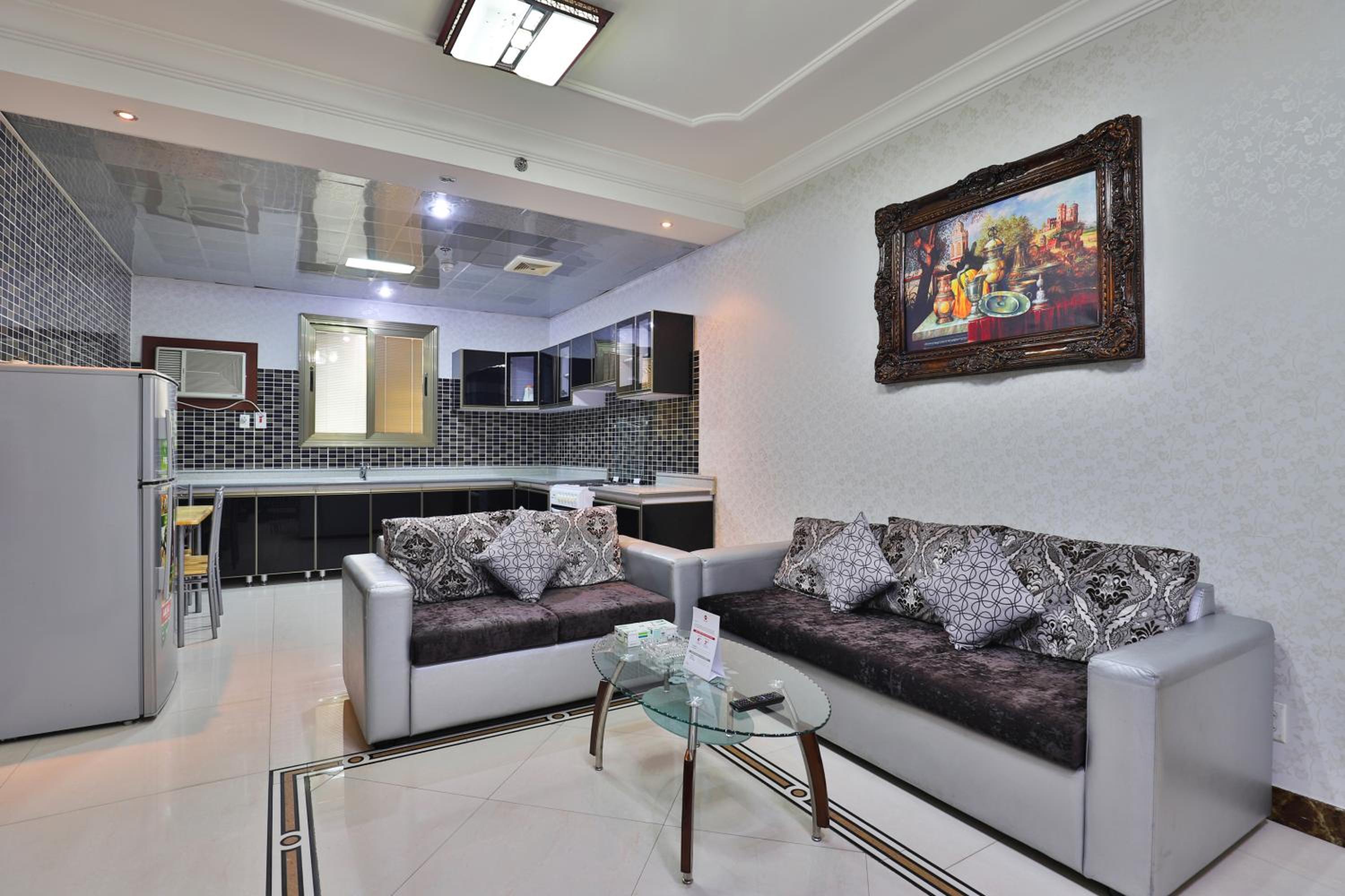 Two-Bedroom Deluxe Apartment - Photo 5