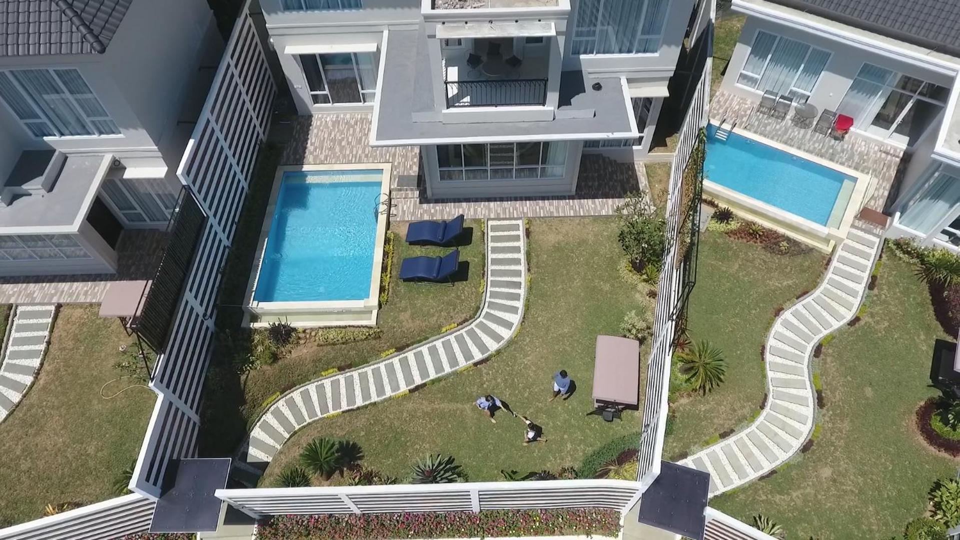Three-Bedroom Villa - Photo 4