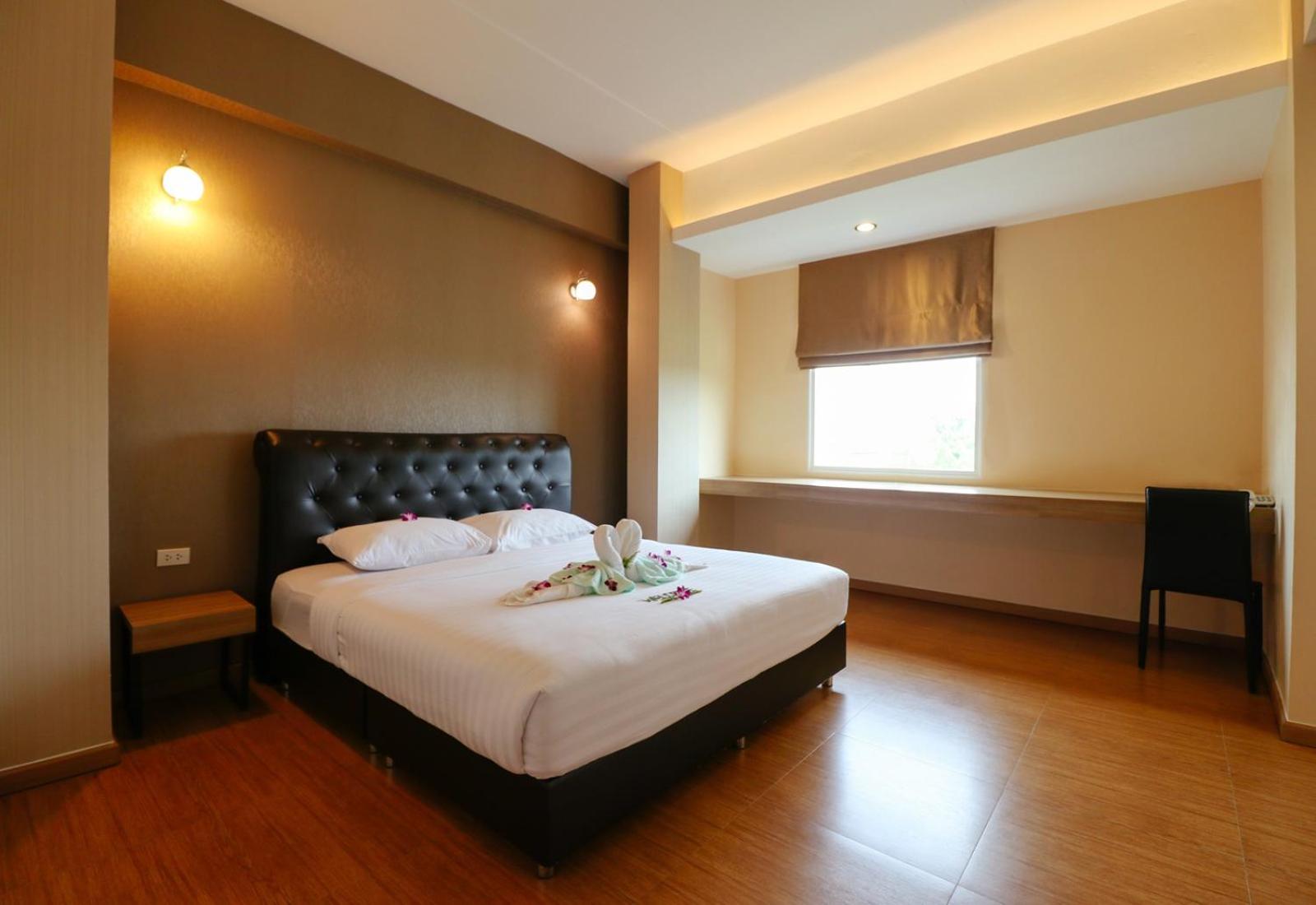 Deluxe King Room - Photo 1