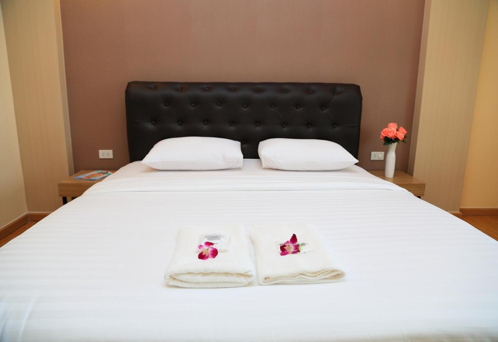 Deluxe King Room - Photo 5