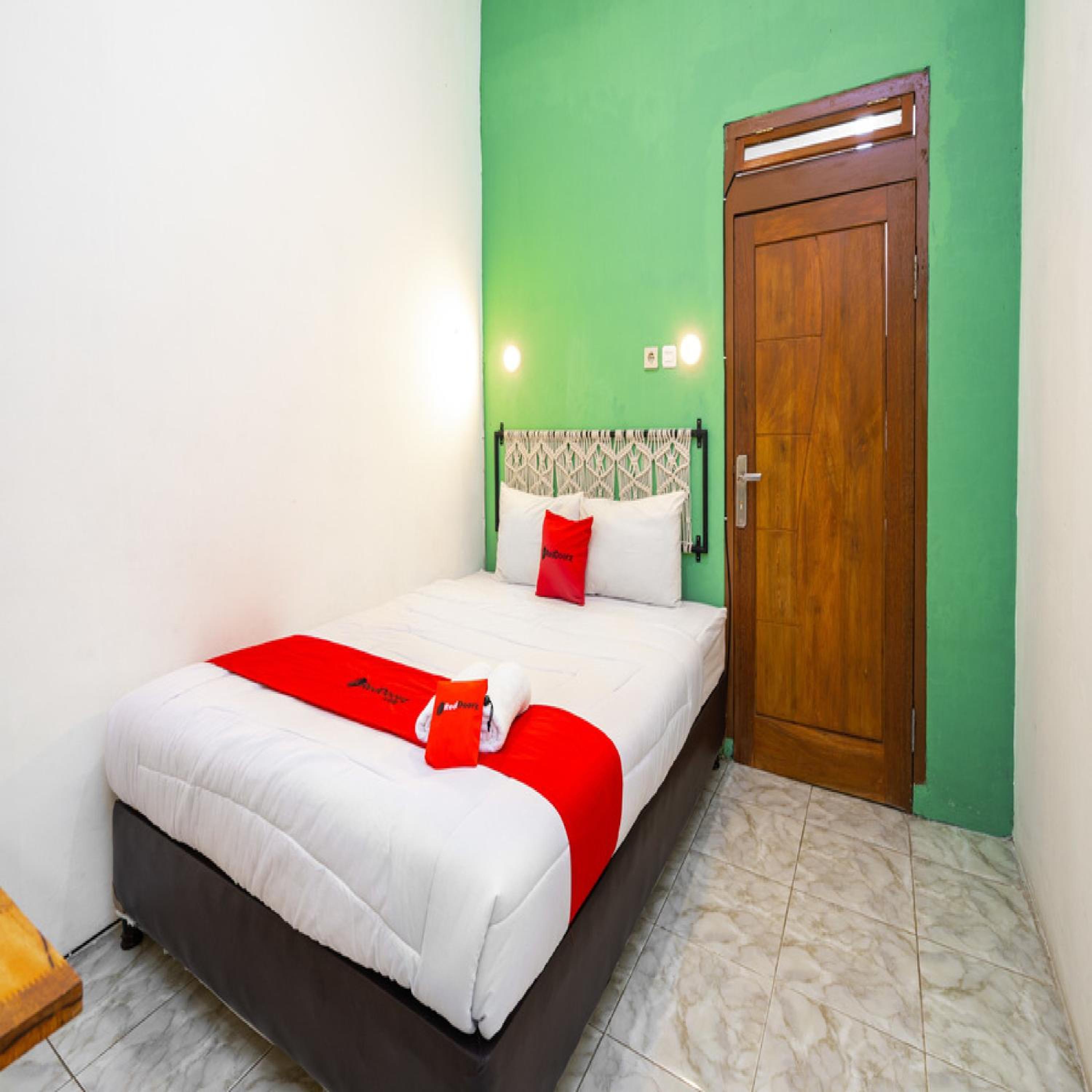 Standard Double Room - Photo 2
