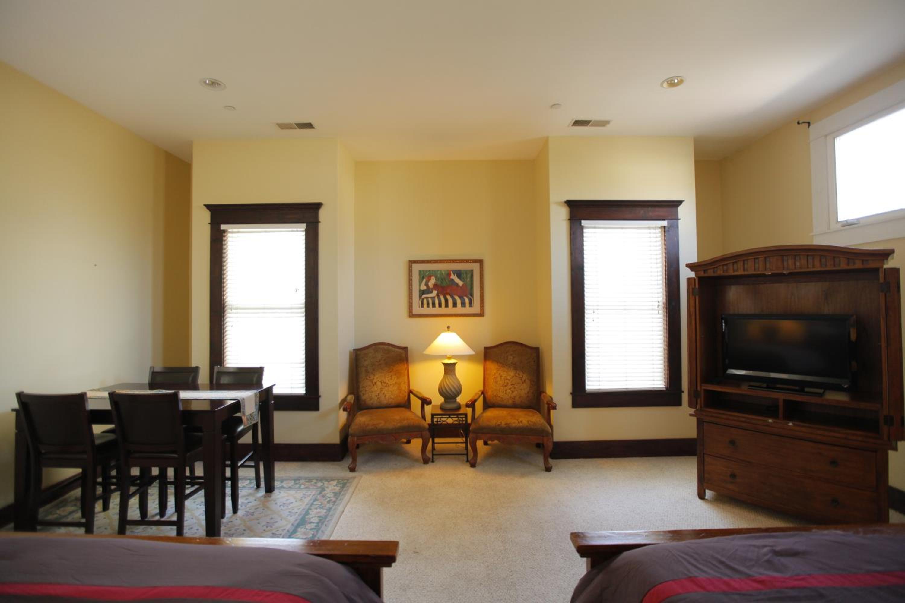 Queen Suite with Two Queen Beds ADA Accessible - Photo 2