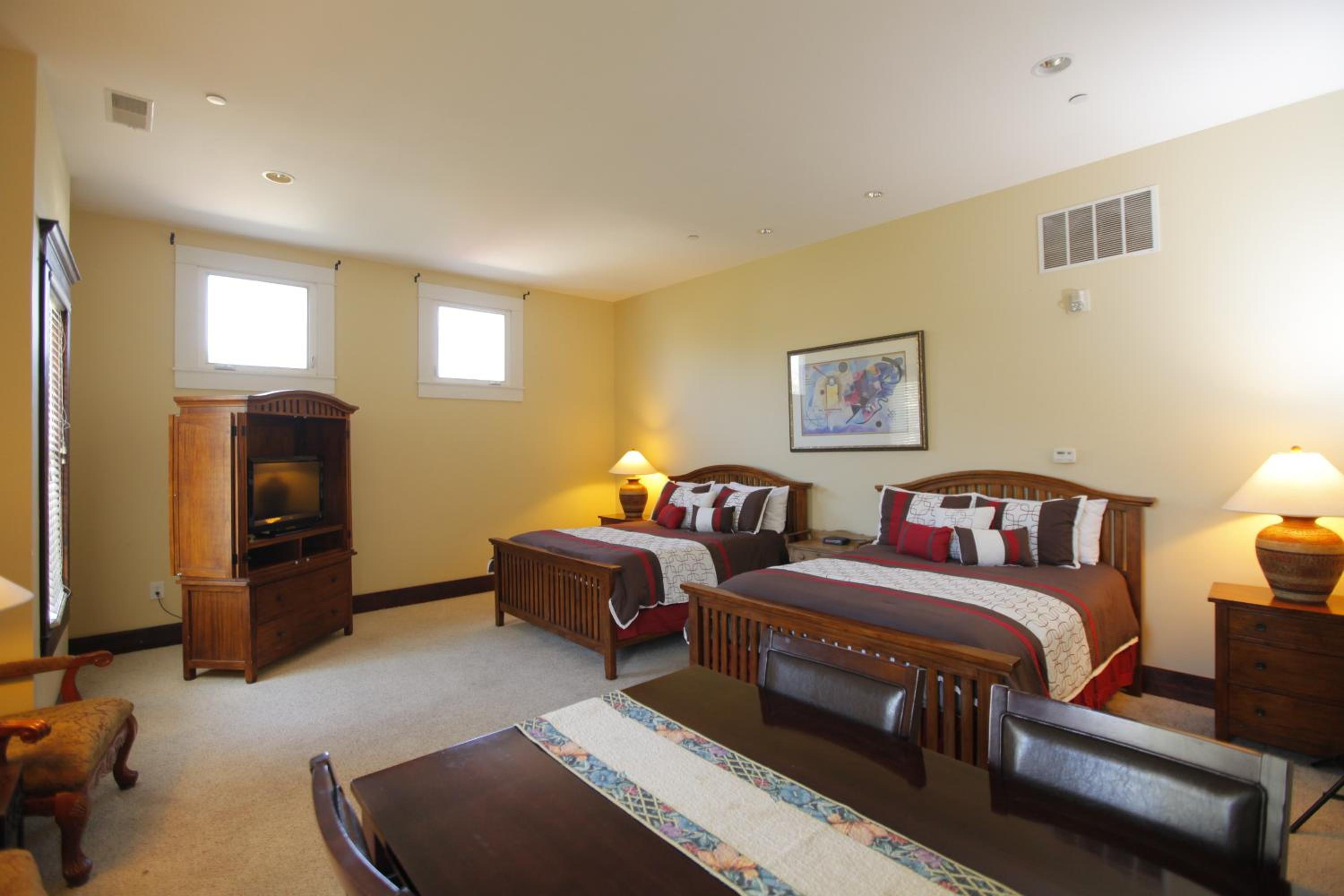 Queen Suite with Two Queen Beds ADA Accessible - Photo 4