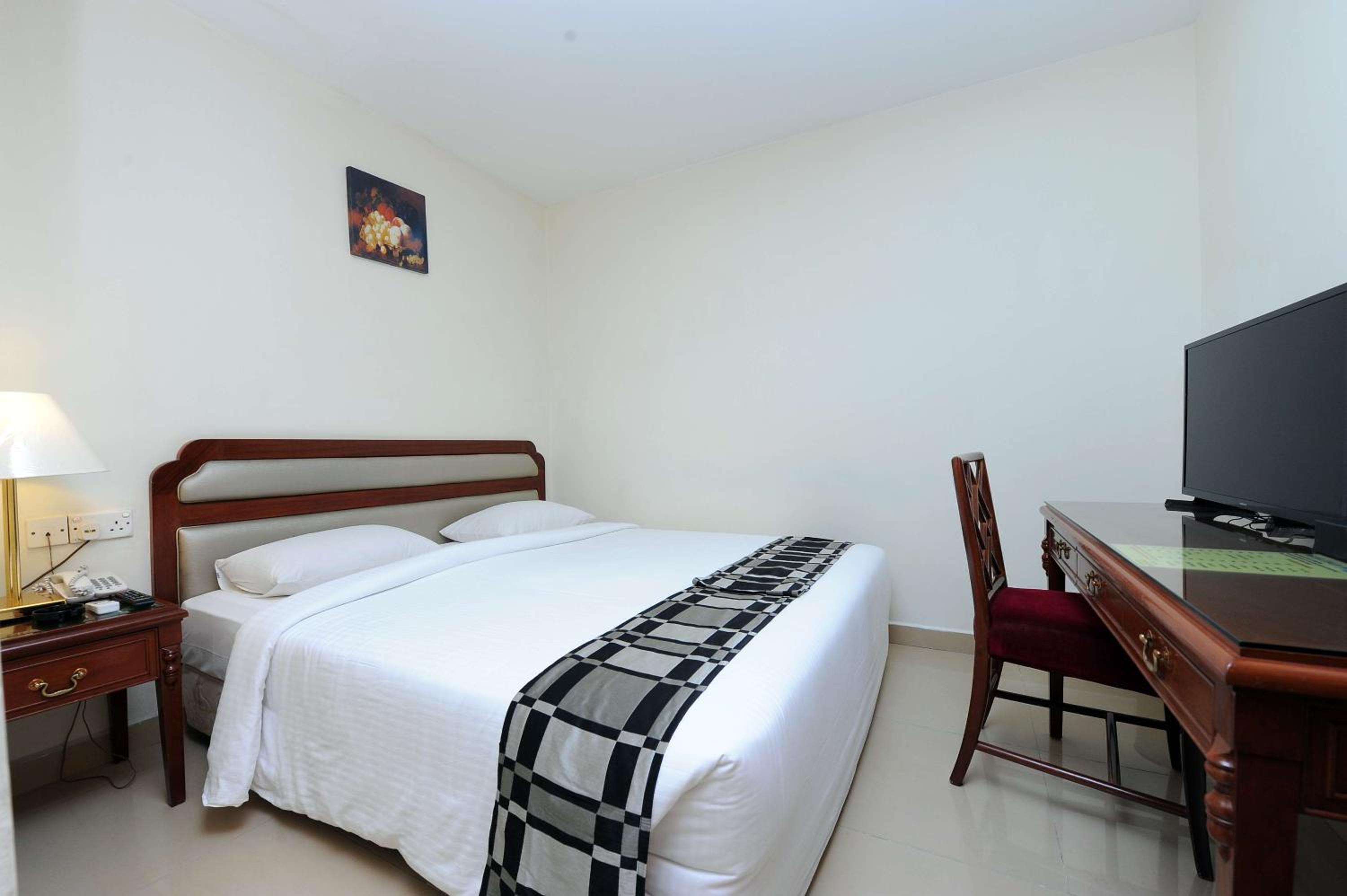 Standard Double Room Without Window - Photo 10